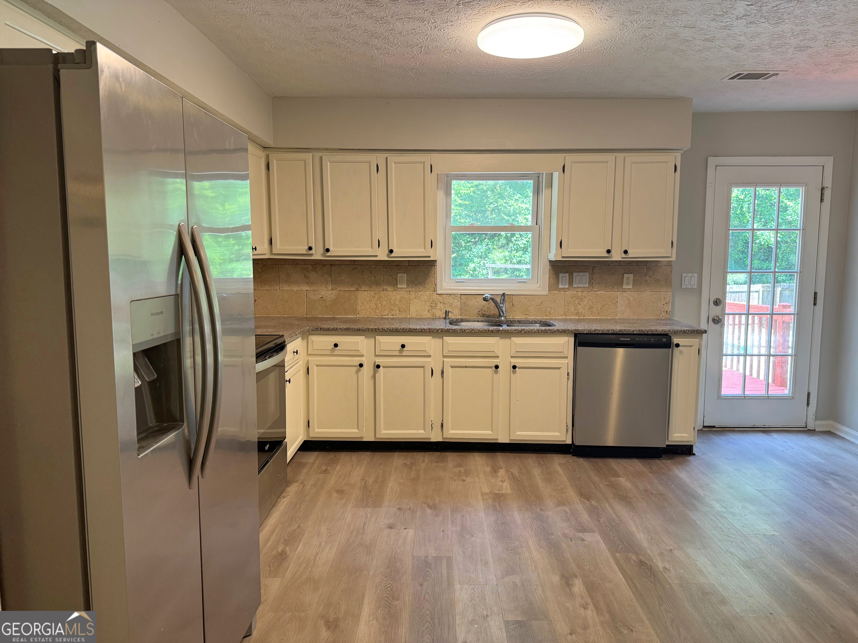 139 Burnham Property Photo 6