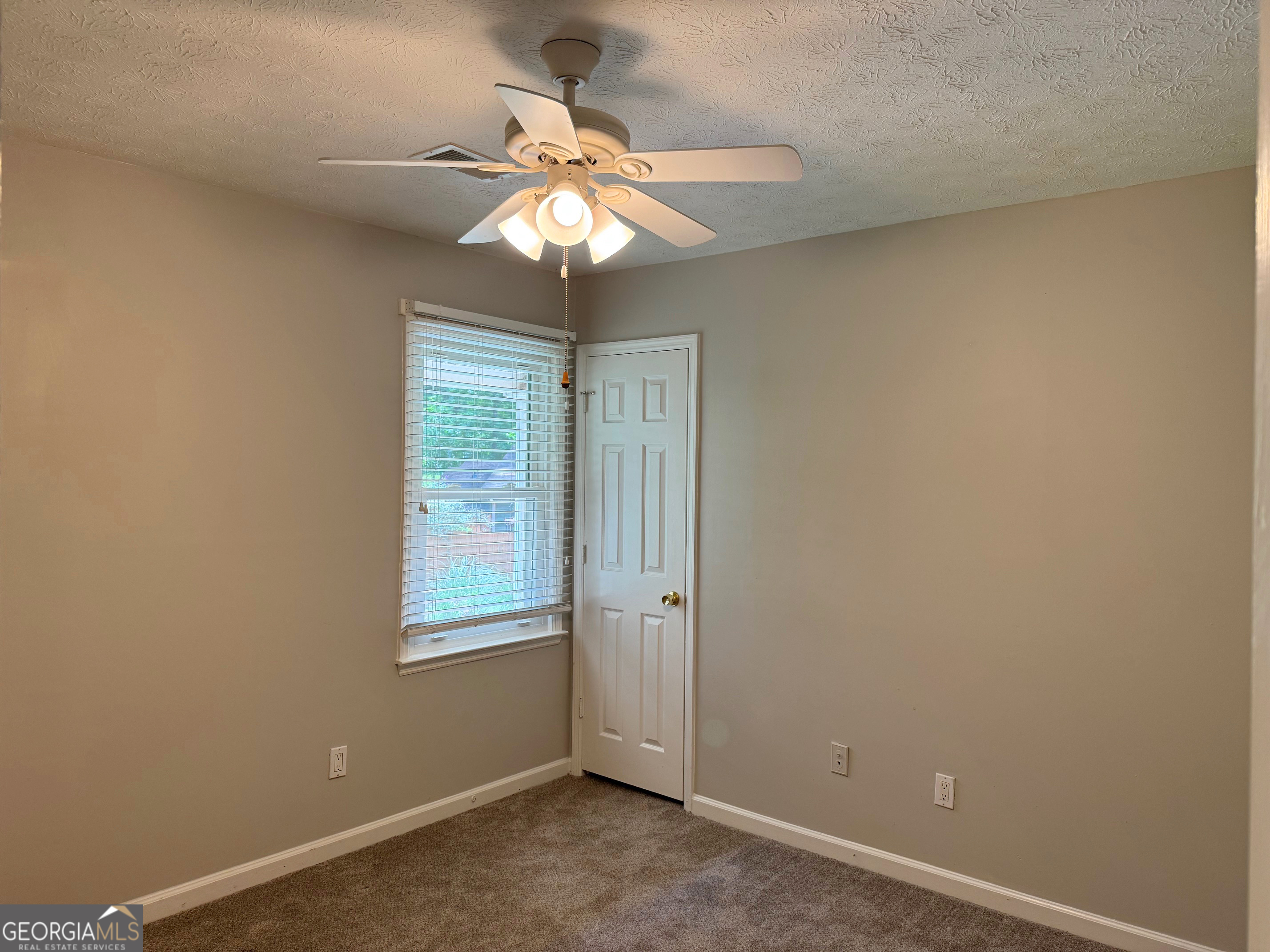 139 Burnham Property Photo 11