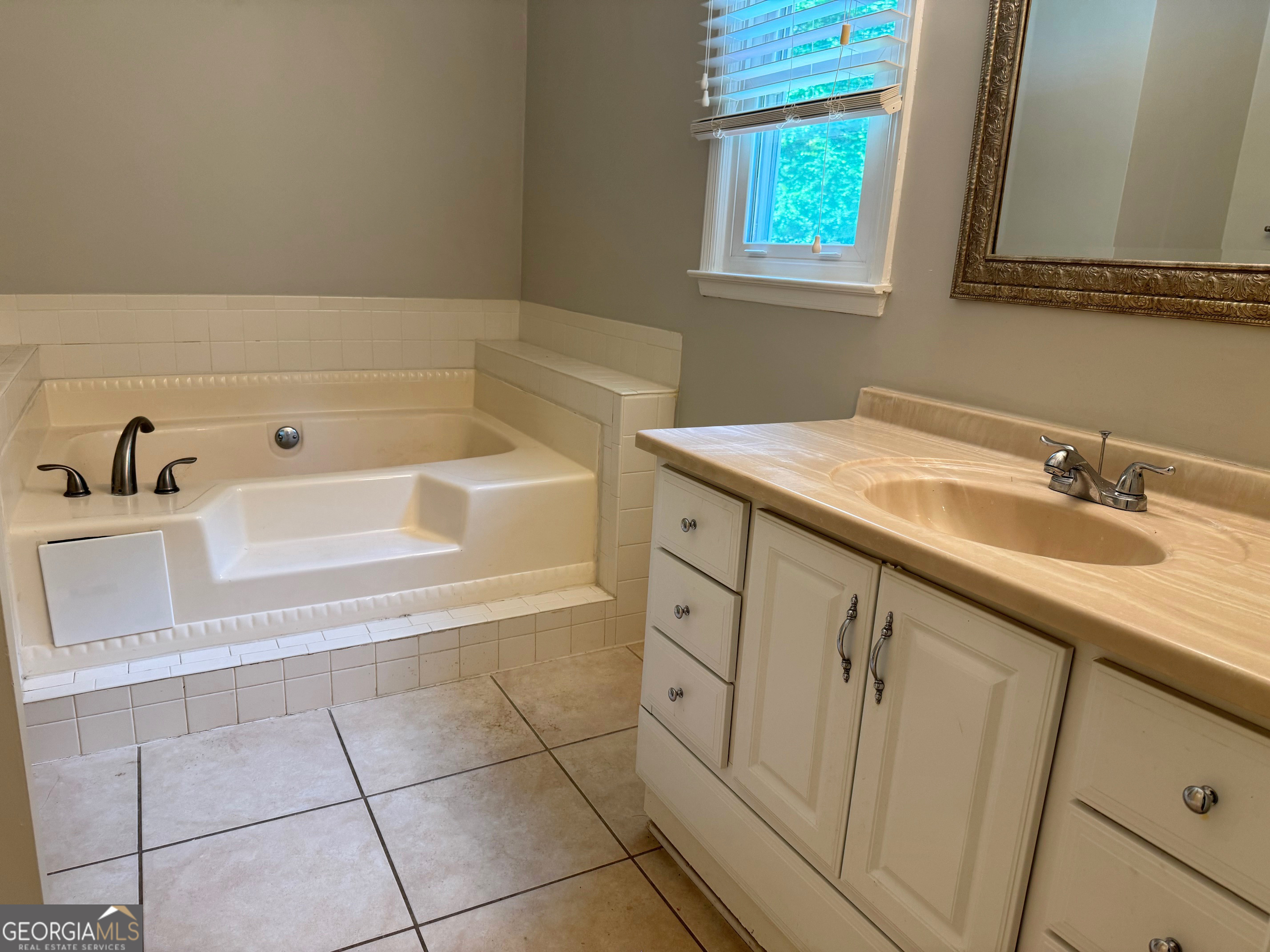 139 Burnham Property Photo 15