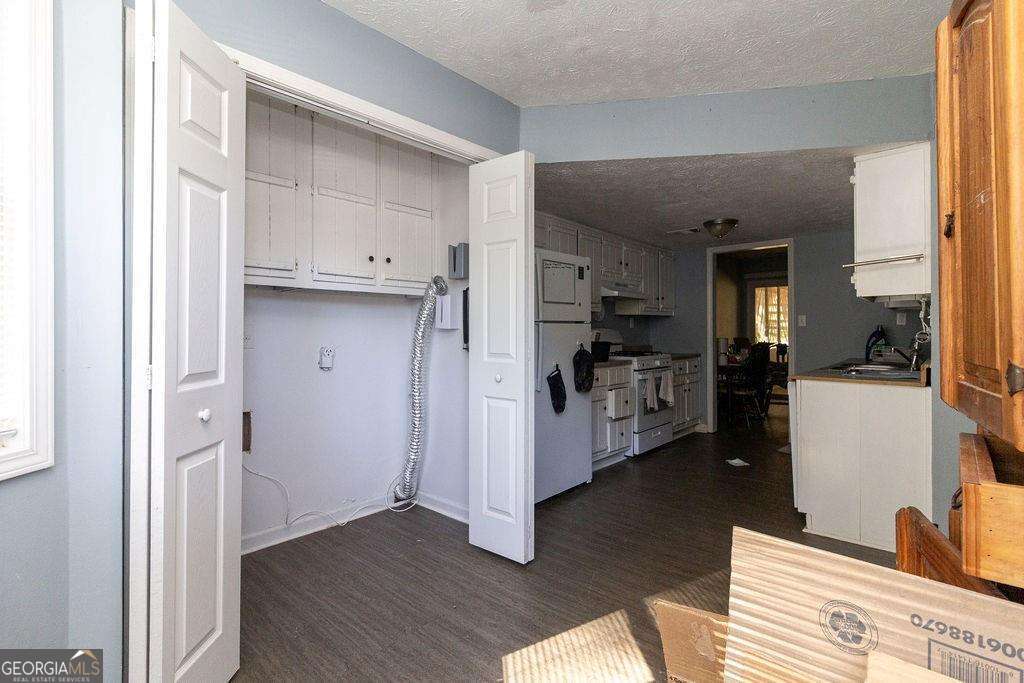 8697 Ashley Way Property Photo 4