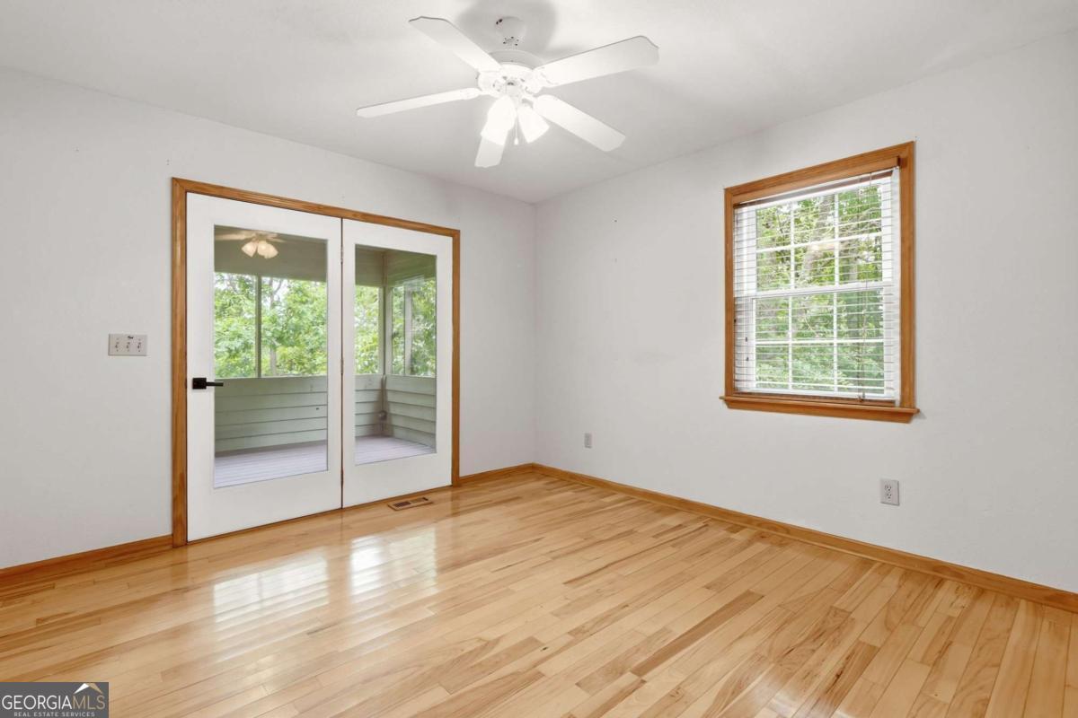 946 Laurel Circle Property Photo 12