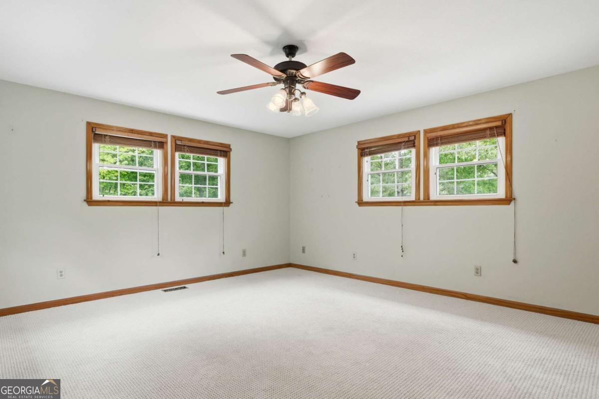 946 Laurel Circle Property Photo 17
