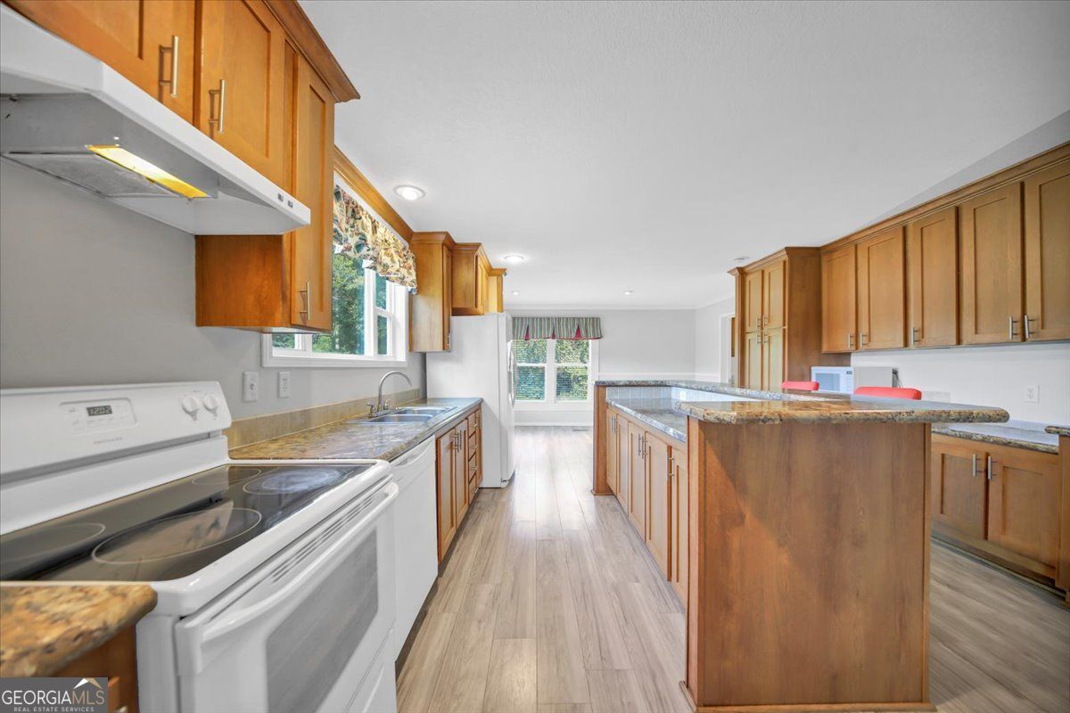 3410 Holbrook Road Property Photo 8