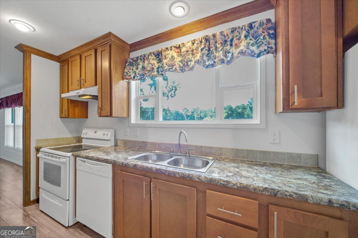 3410 Holbrook Road Property Photo 11