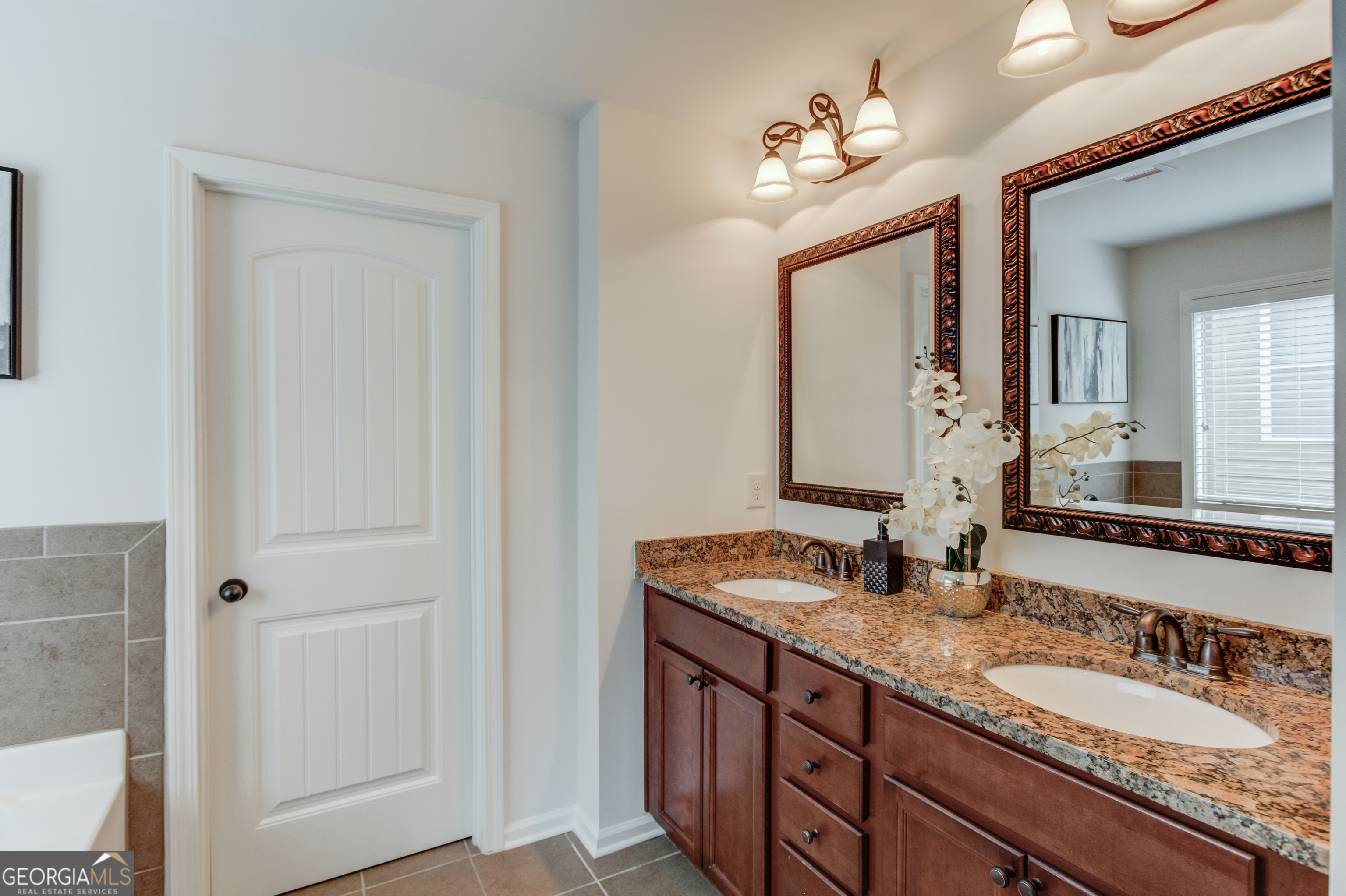 6907 Trailing Ivy Way Property Photo 24