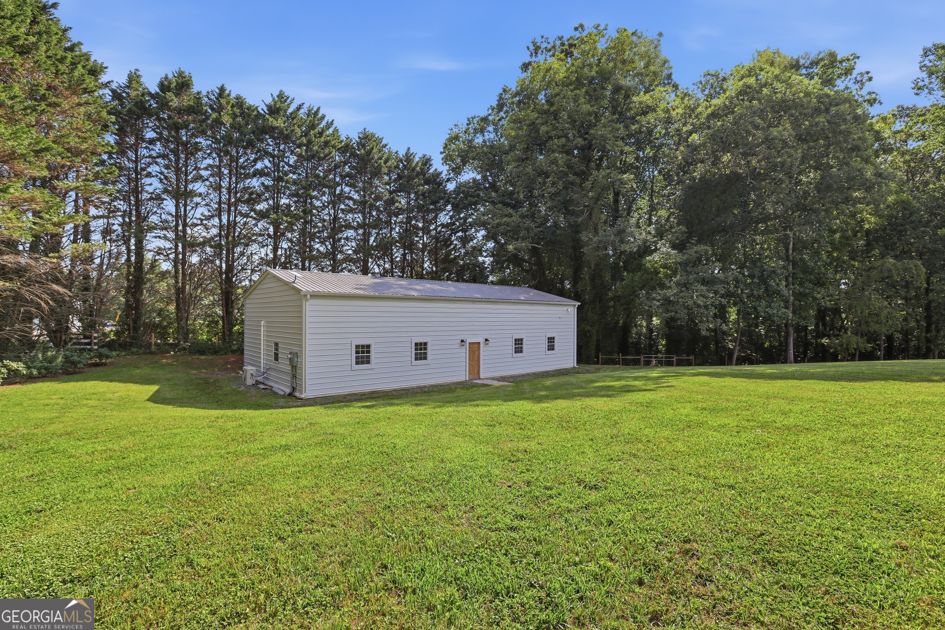527 N Mize Road Property Photo 5