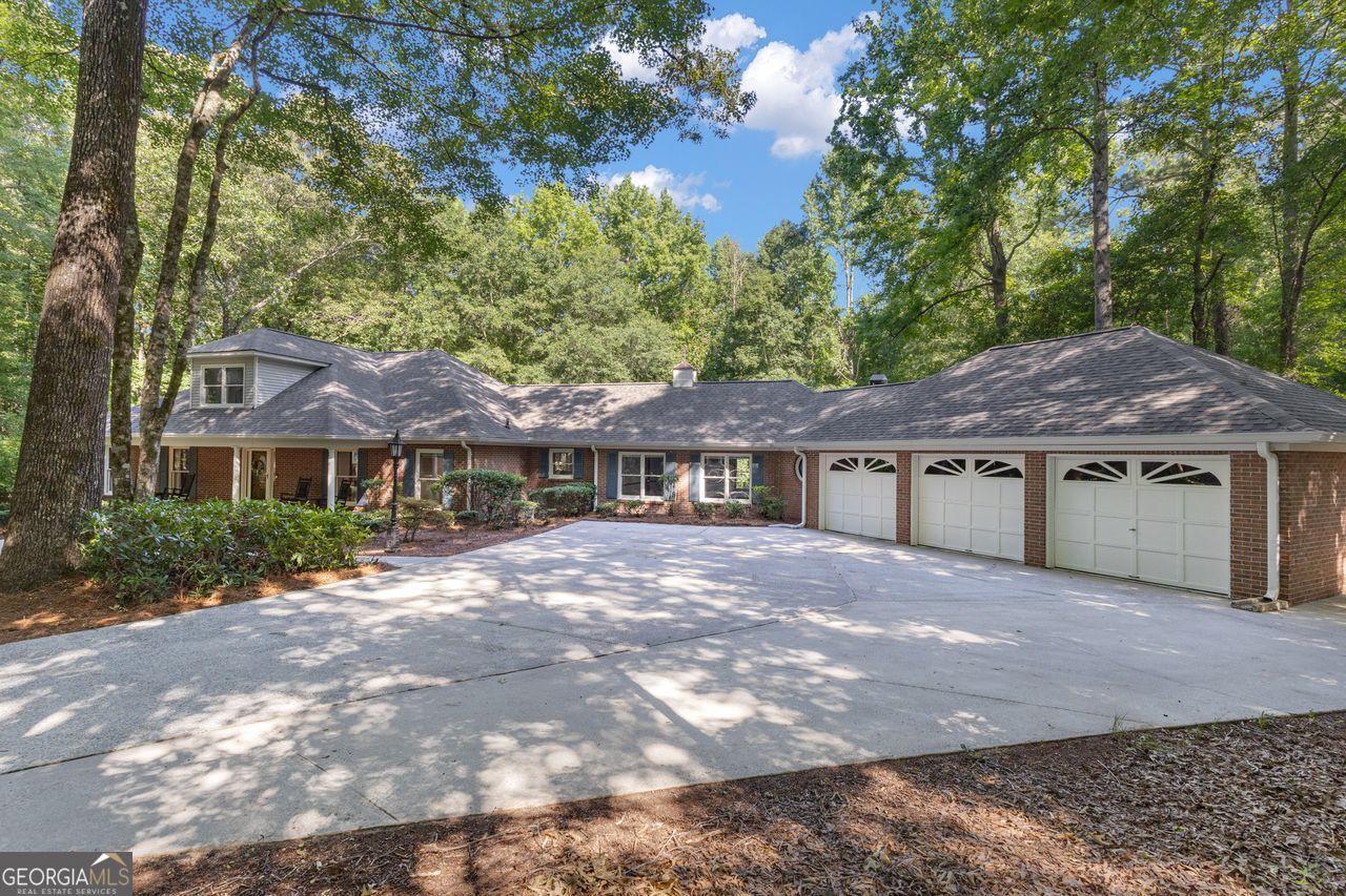 120 Ellenwood Court Property Photo 2
