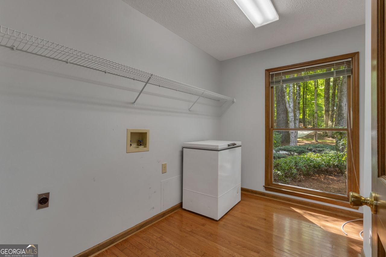 120 Ellenwood Court Property Photo 16