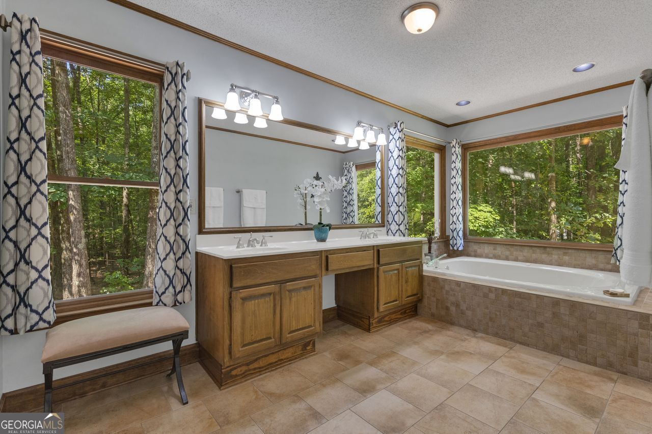 120 Ellenwood Court Property Photo 45