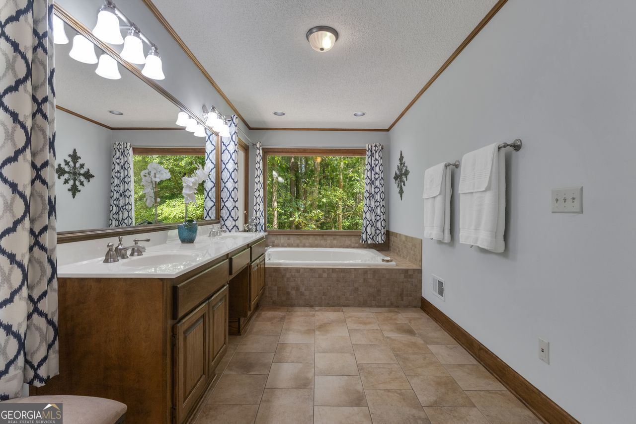 120 Ellenwood Court Property Photo 46
