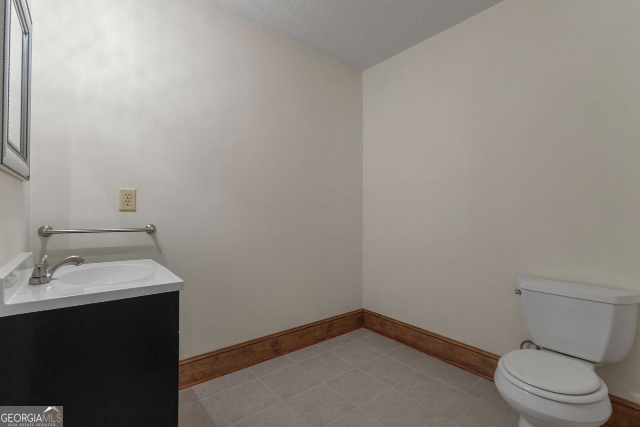 120 Ellenwood Court Property Photo 65