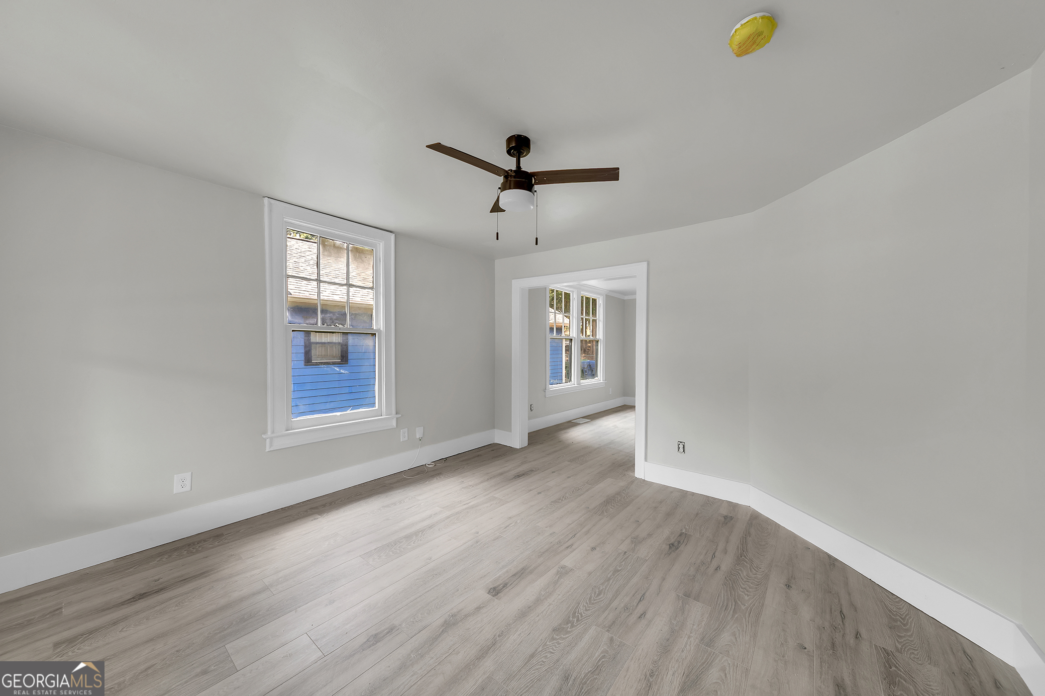 1053 Metropolitan Property Photo 3