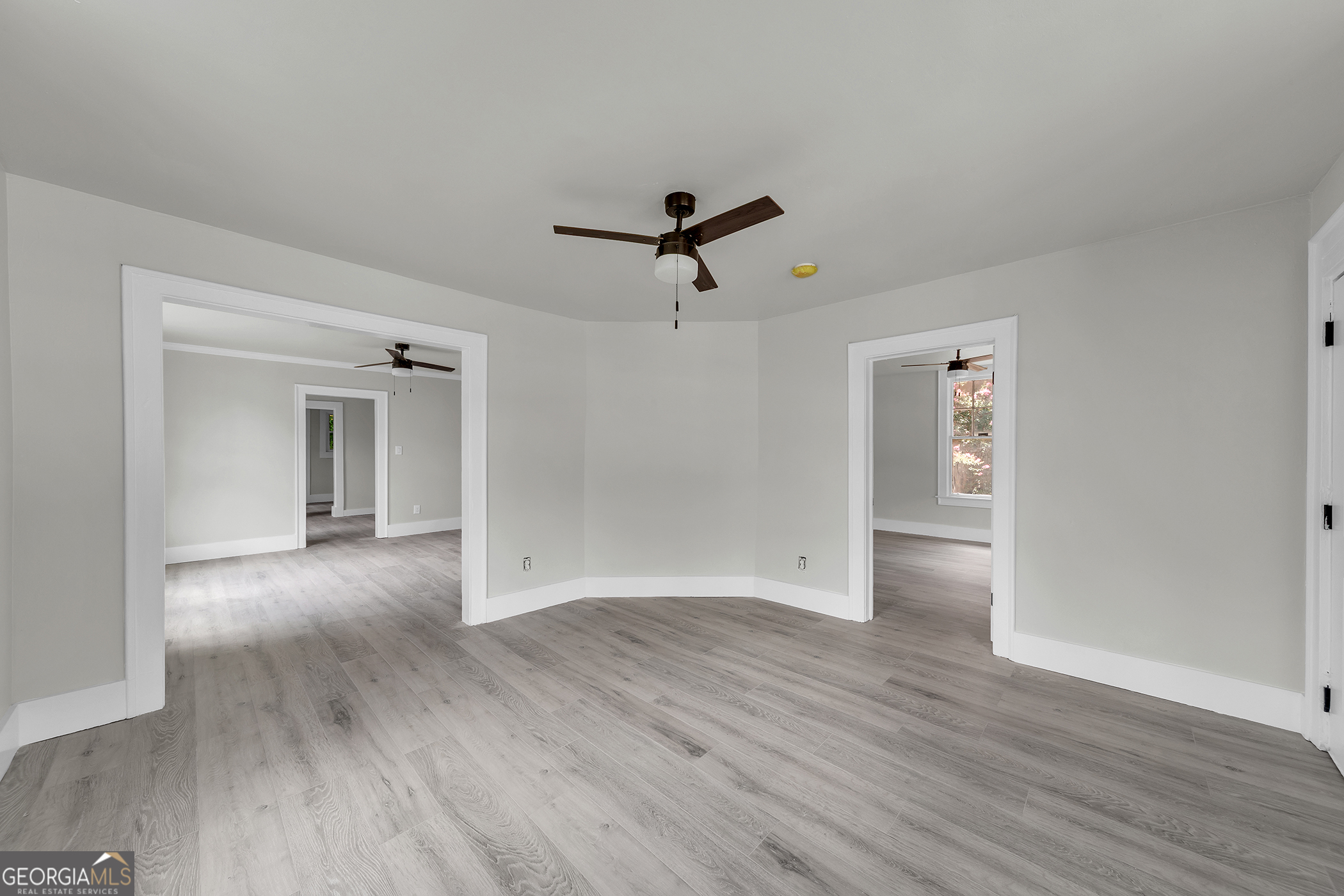 1053 Metropolitan Property Photo 4