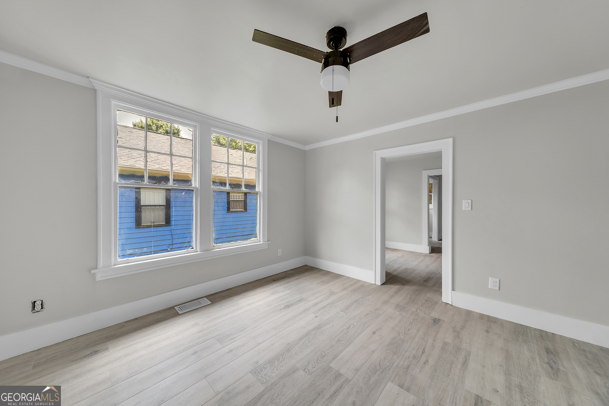 1053 Metropolitan Property Photo 5