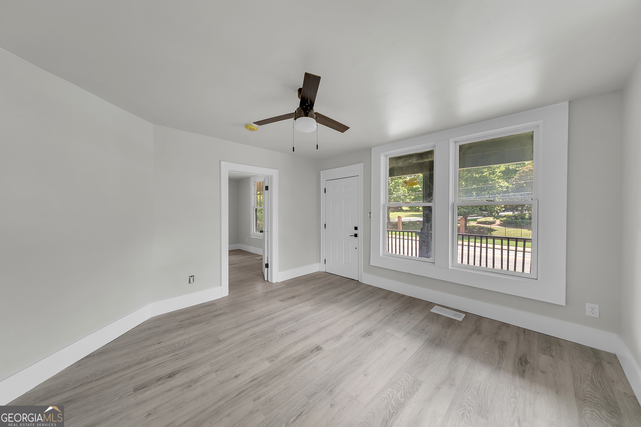 1053 Metropolitan Property Photo 6