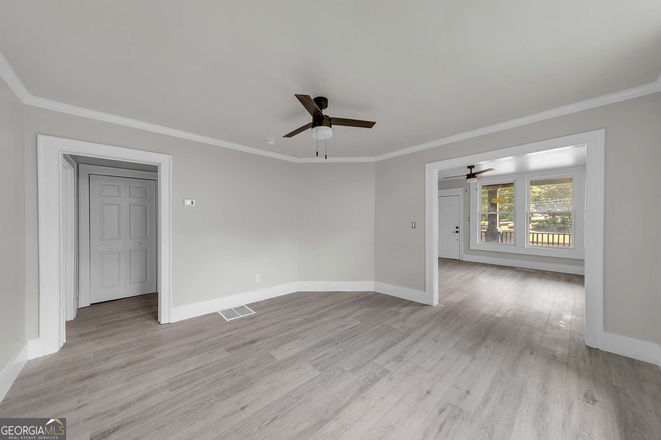 1053 Metropolitan Property Photo 7