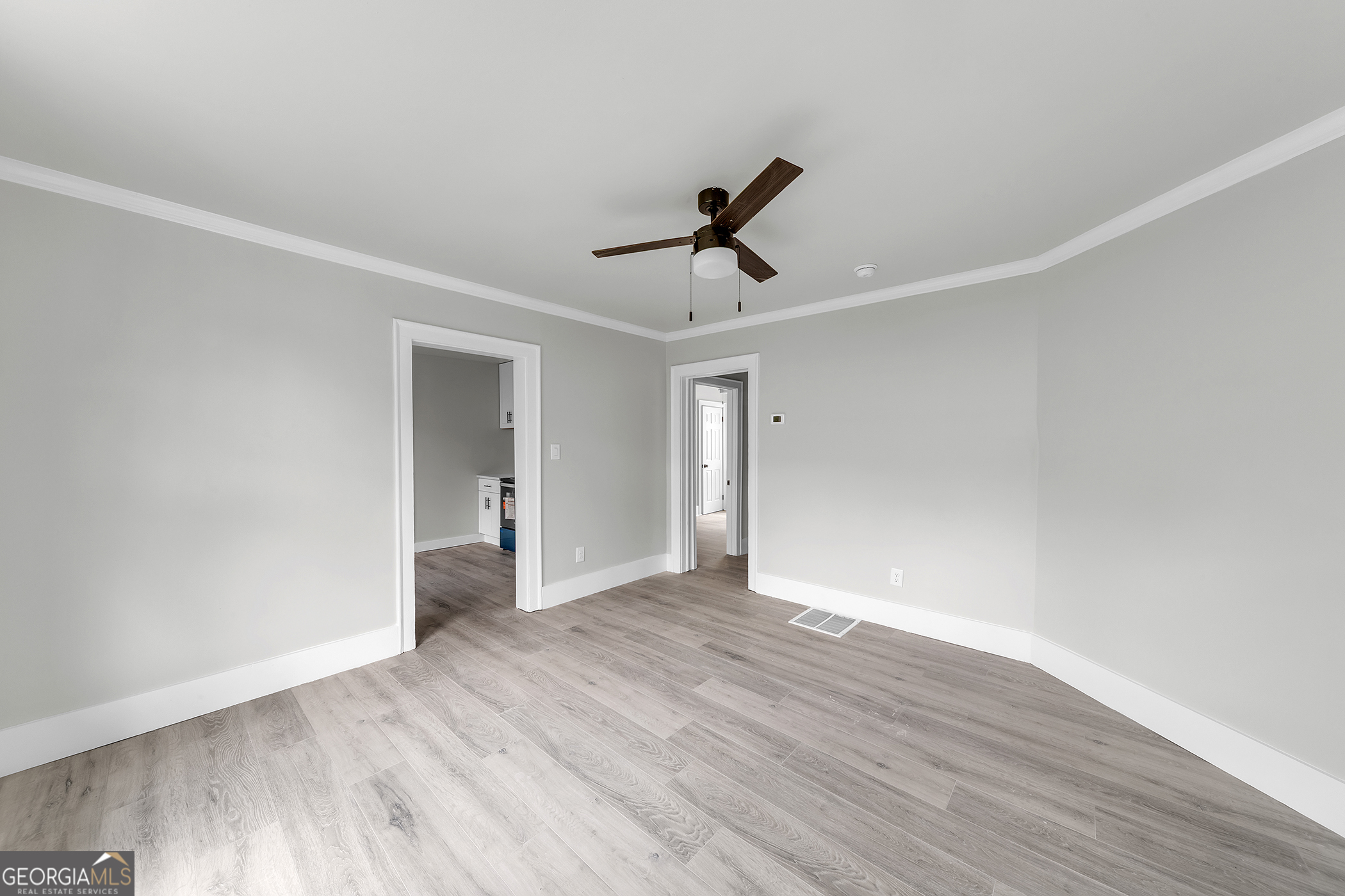 1053 Metropolitan Property Photo 9