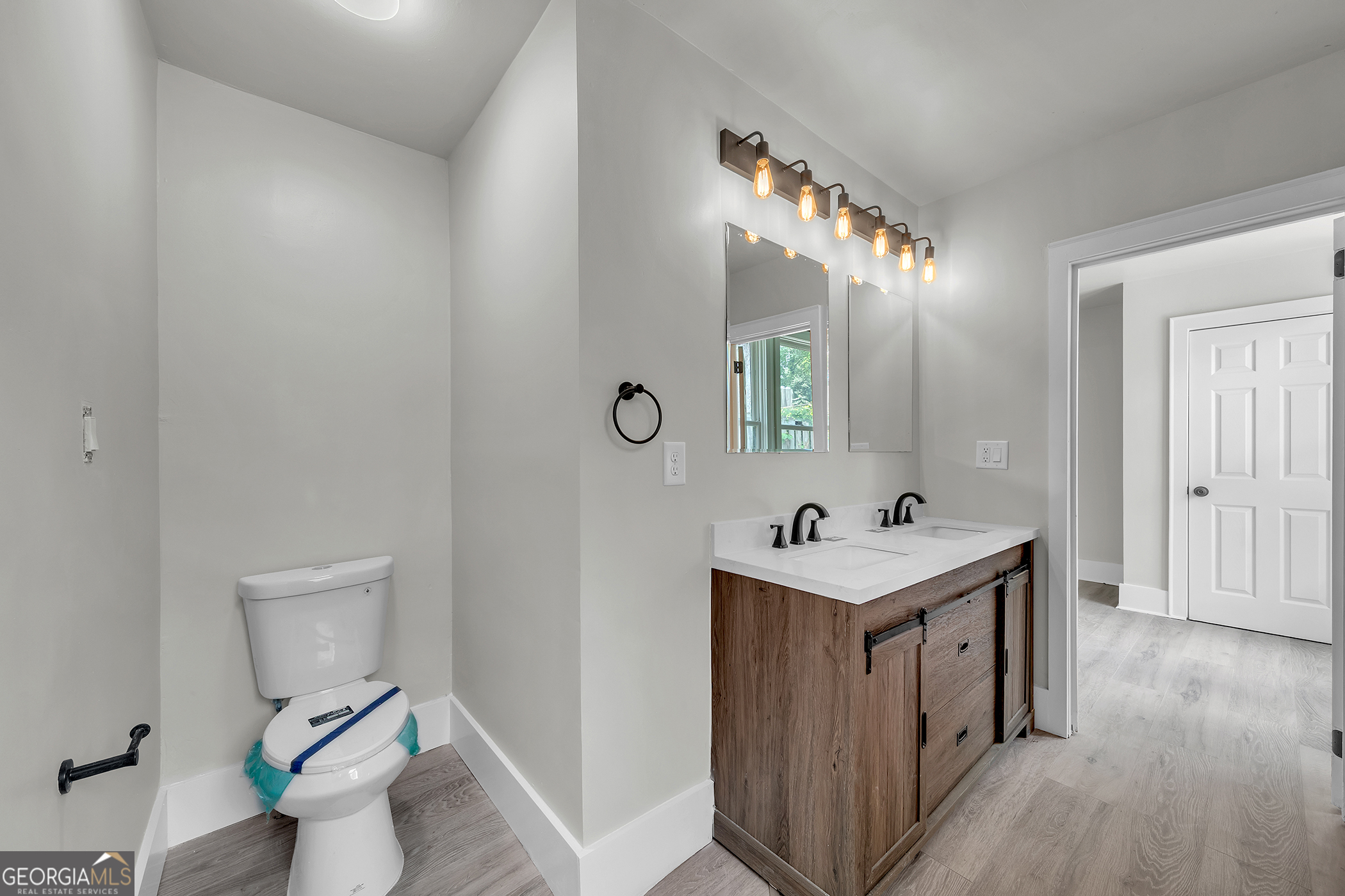 1053 Metropolitan Property Photo 20