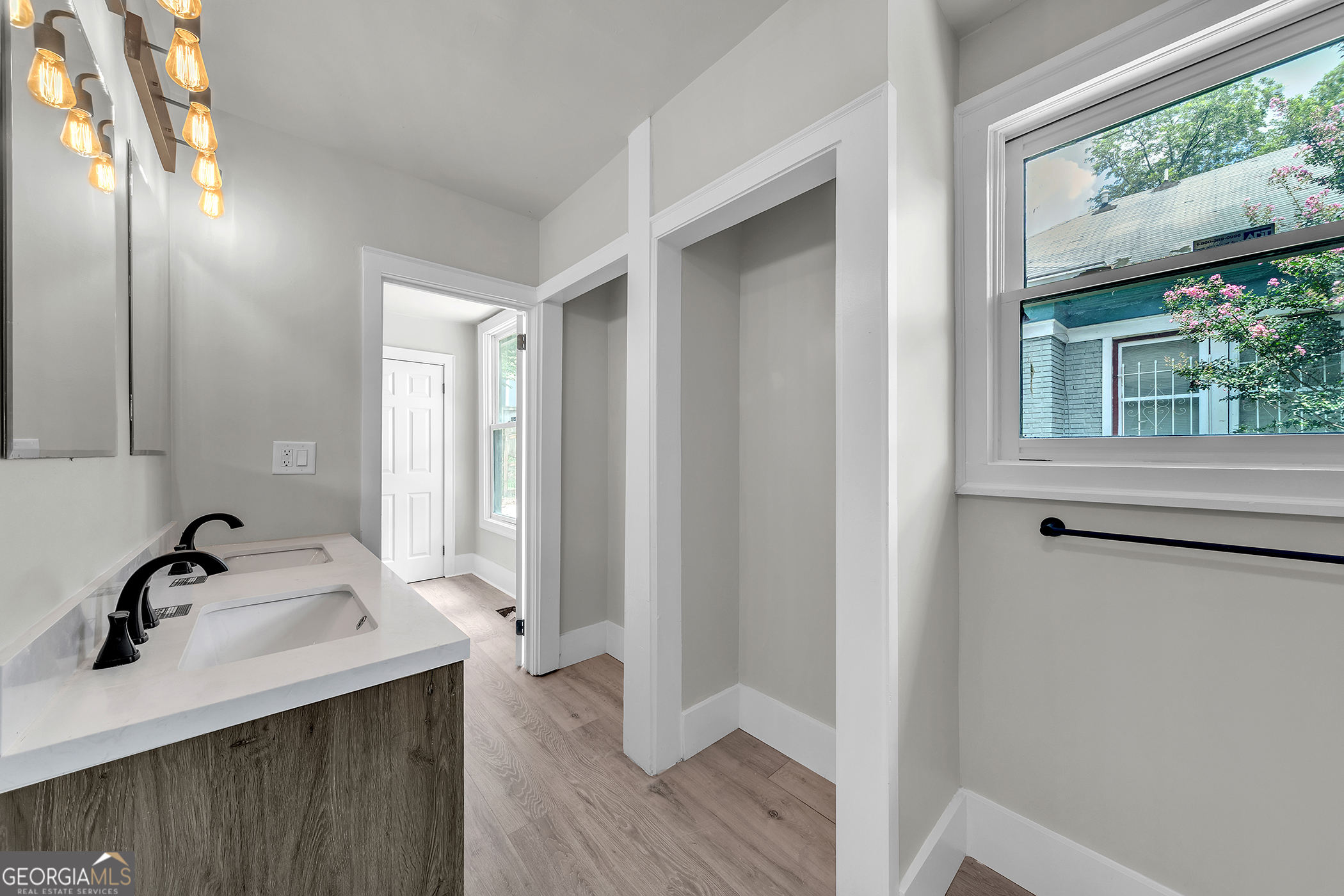 1053 Metropolitan Property Photo 22