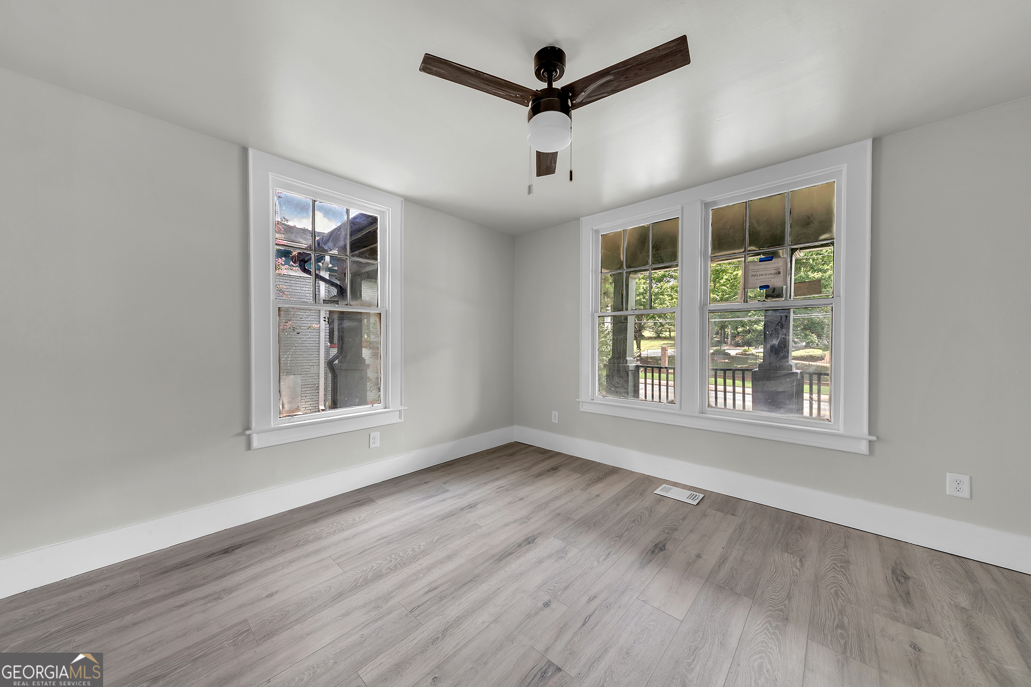 1053 Metropolitan Property Photo 23