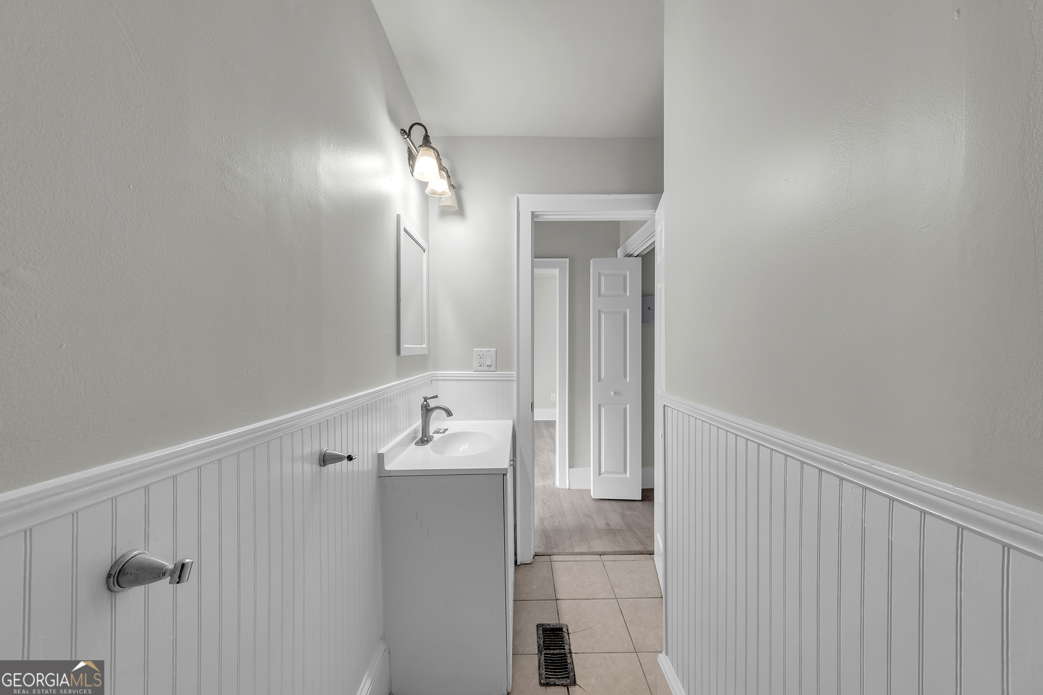 1053 Metropolitan Property Photo 25