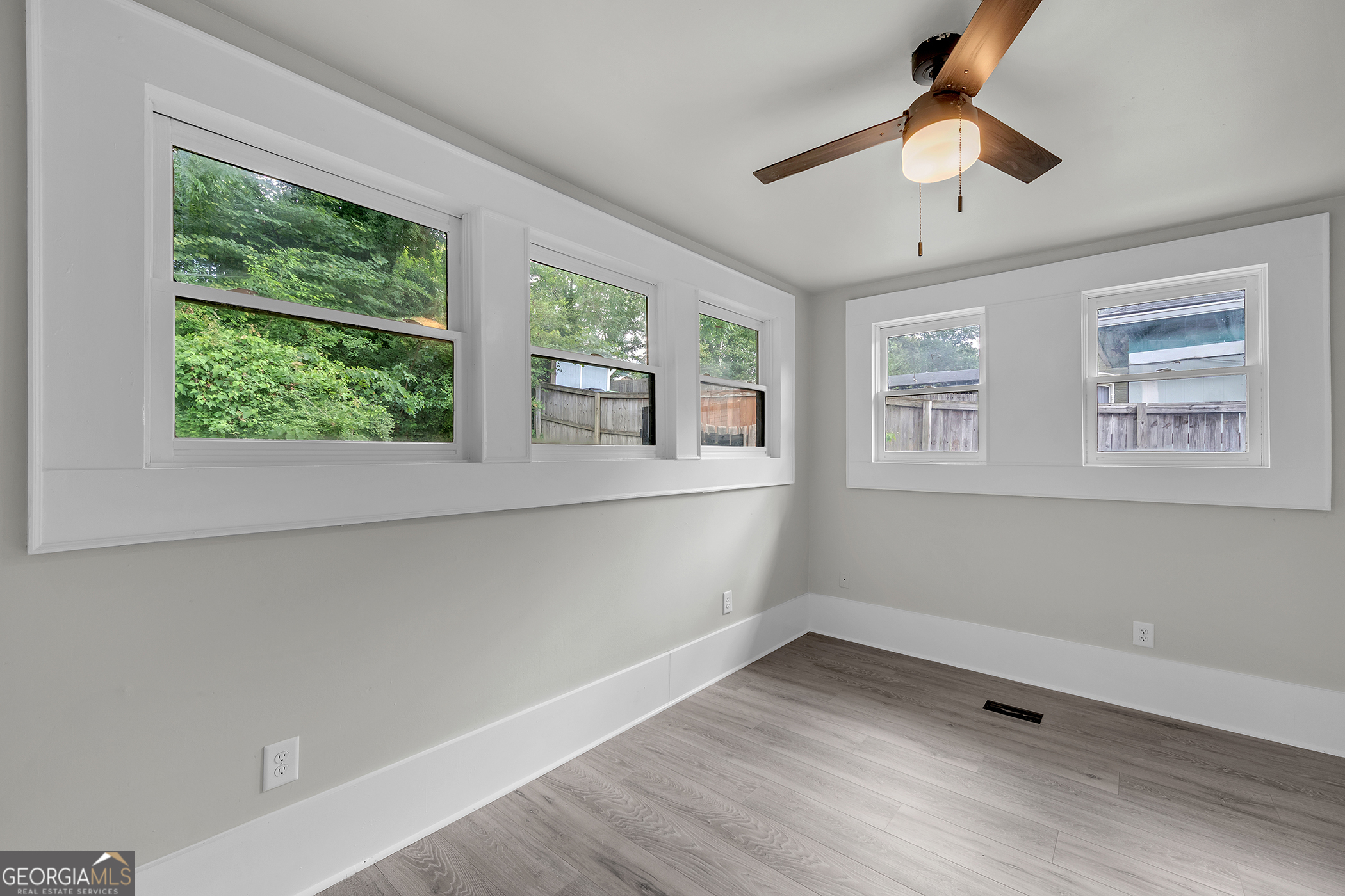 1053 Metropolitan Property Photo 29