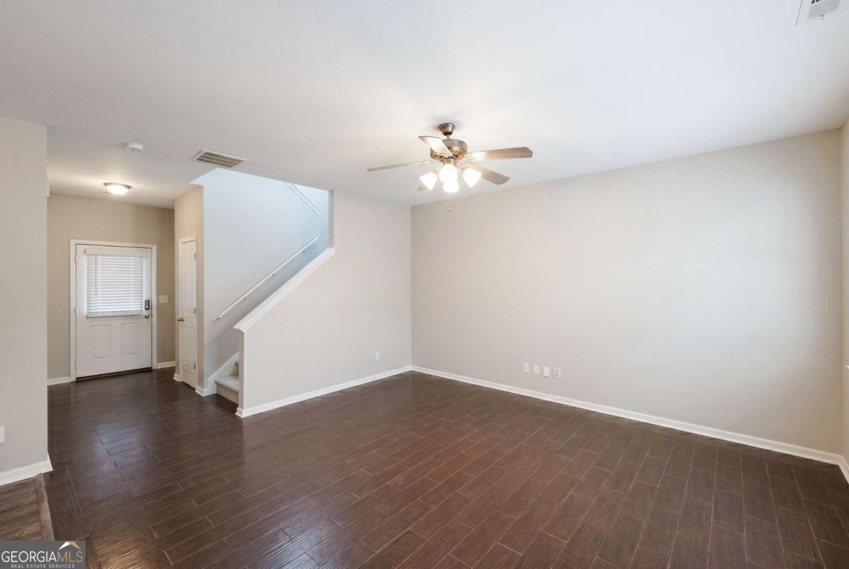 160 Paxton Place Property Photo 3