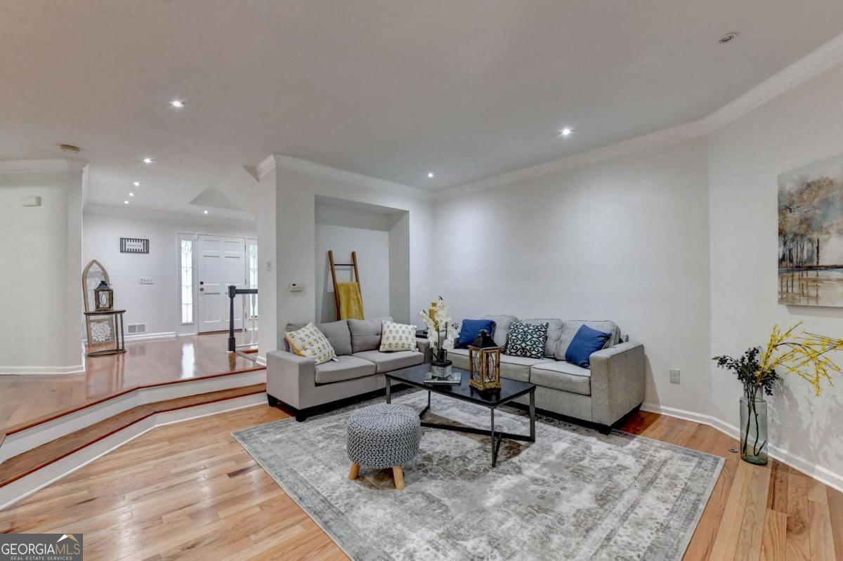1006 Camden Court Property Photo 18