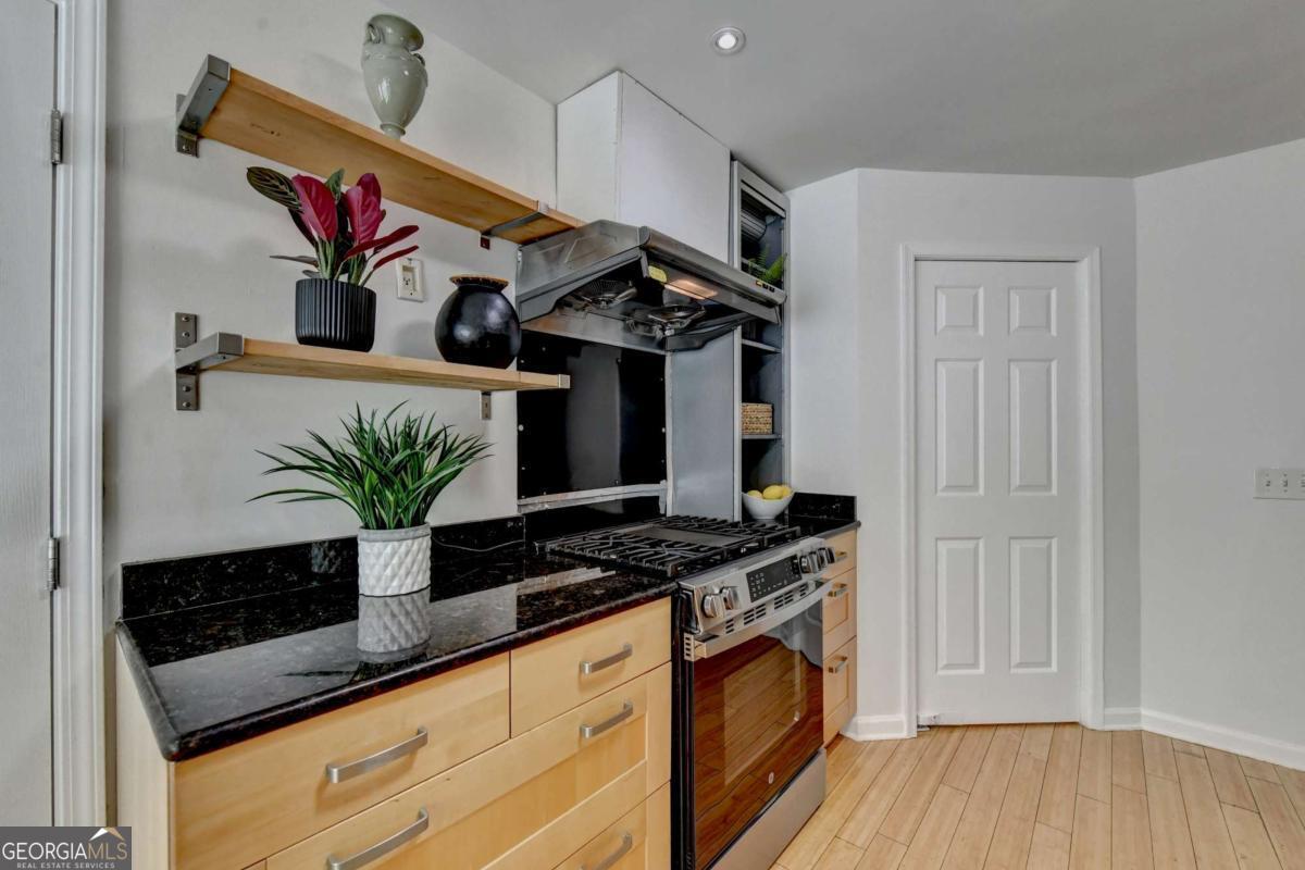 1006 Camden Court Property Photo 31