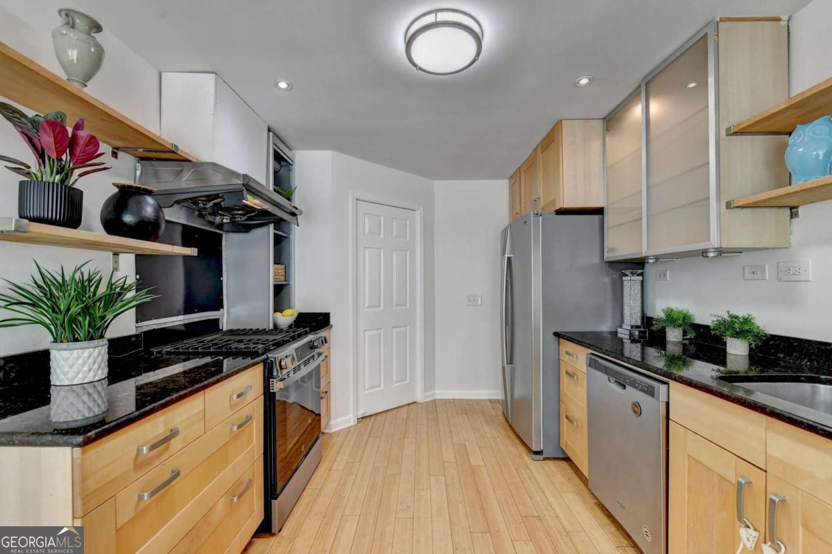 1006 Camden Court Property Photo 32