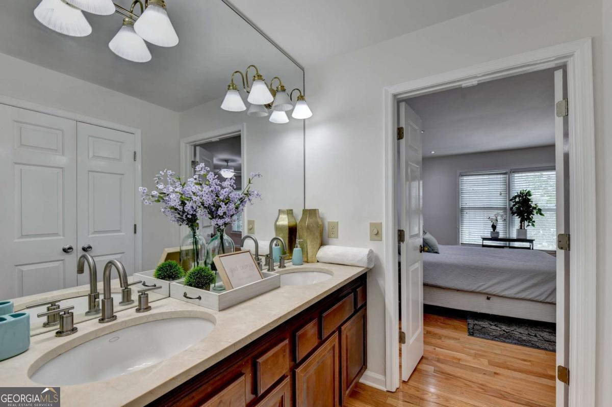 1006 Camden Court Property Photo 47
