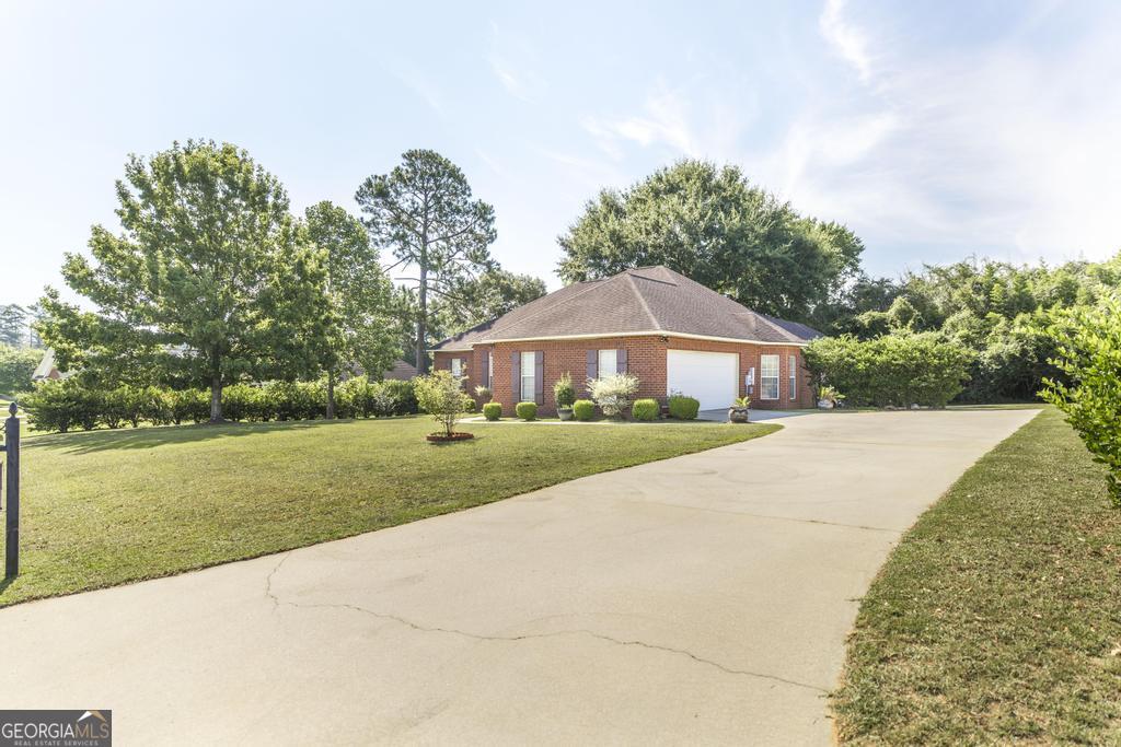 201 Foxridge Drive Property Photo 2