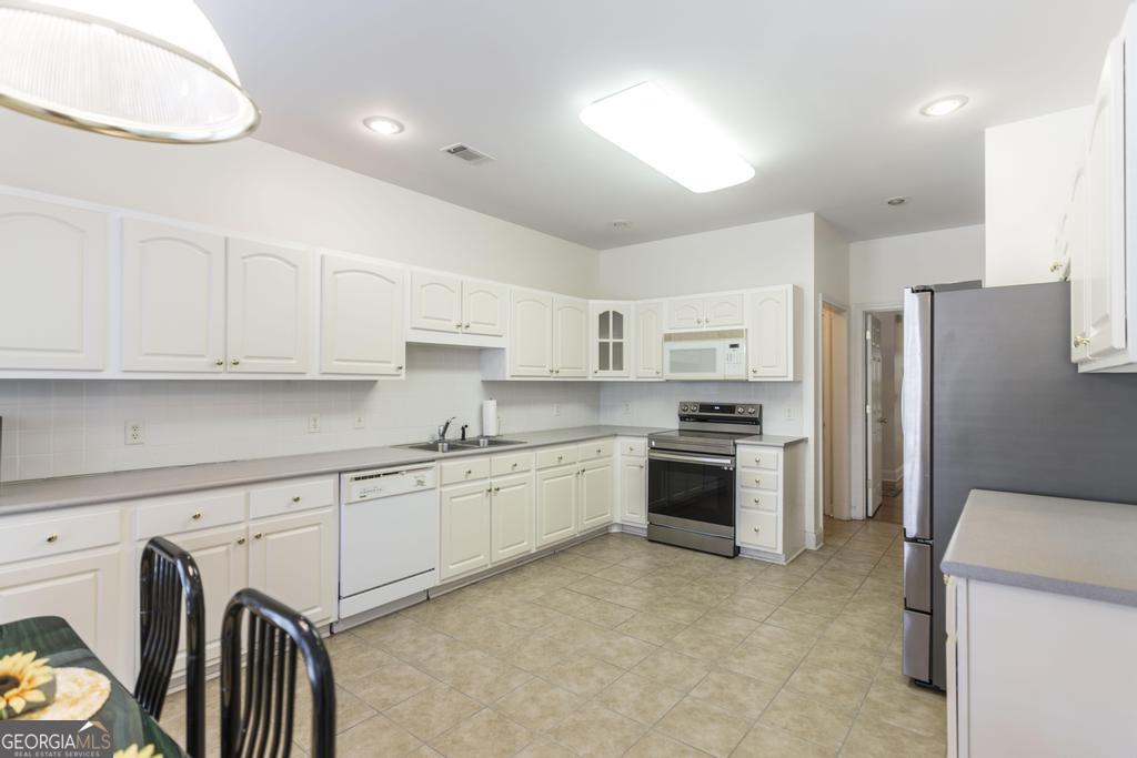 201 Foxridge Drive Property Photo 12