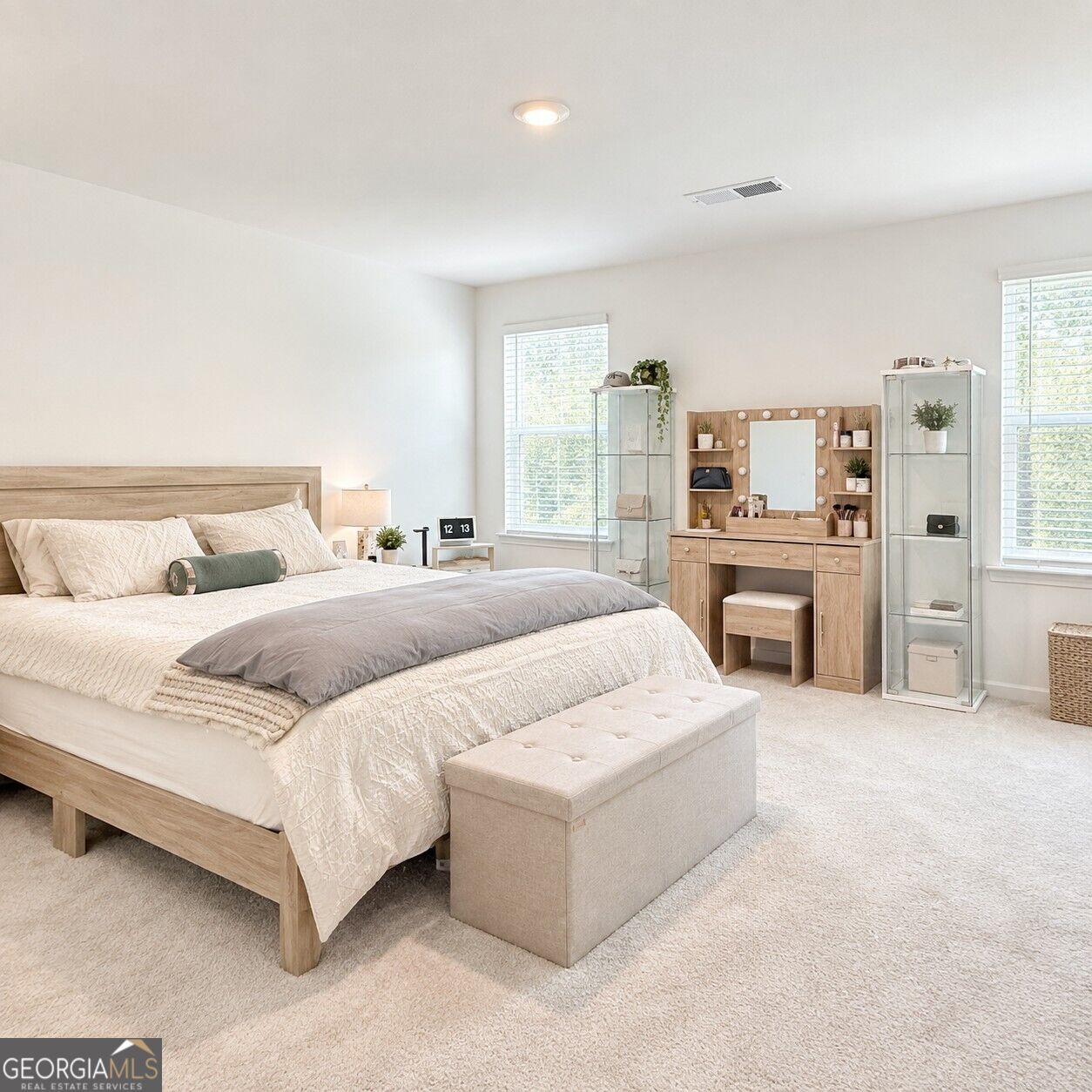 987 Evergreen Road Property Photo 4
