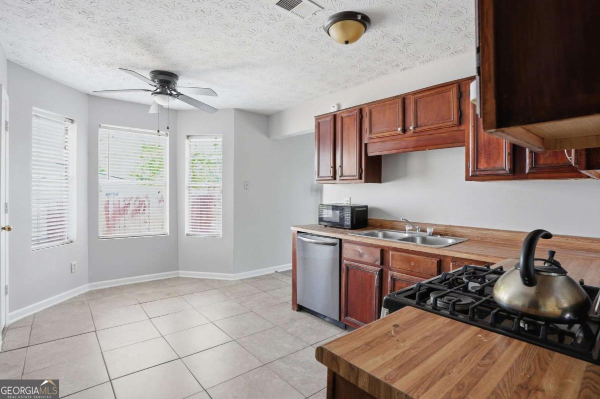 5420 Forest Downs Circle Property Photo 8