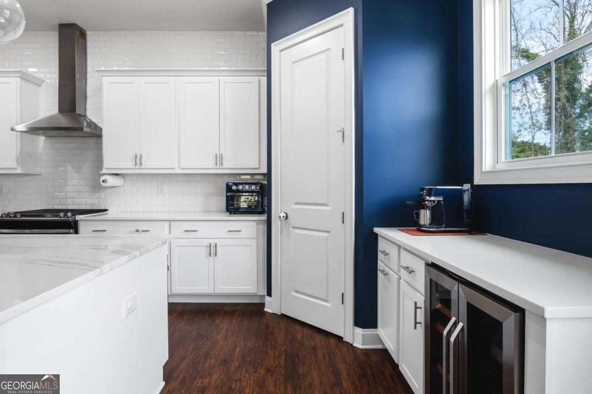 2369 Rover Court Property Photo 6
