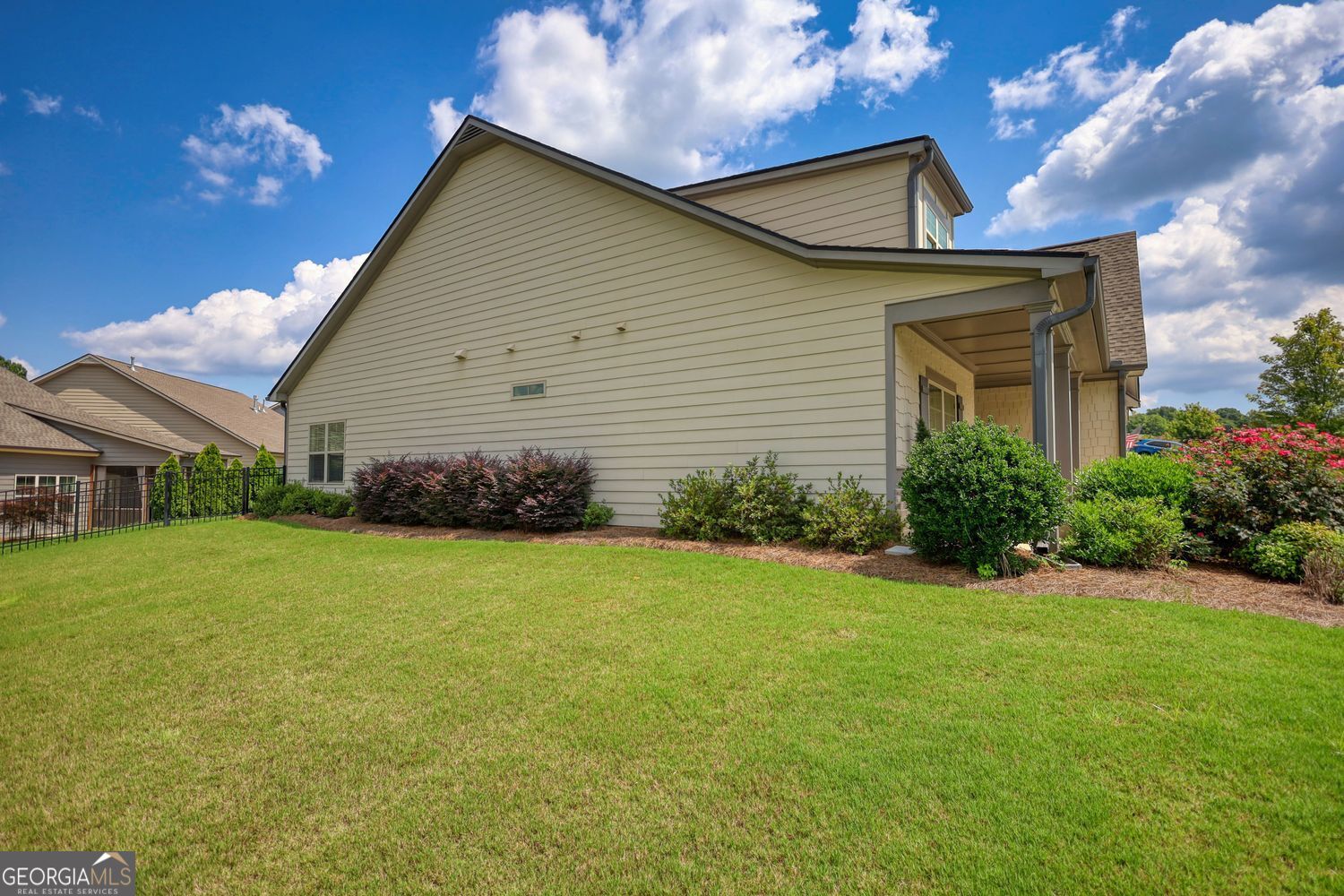 301 Club Drive Property Photo 2