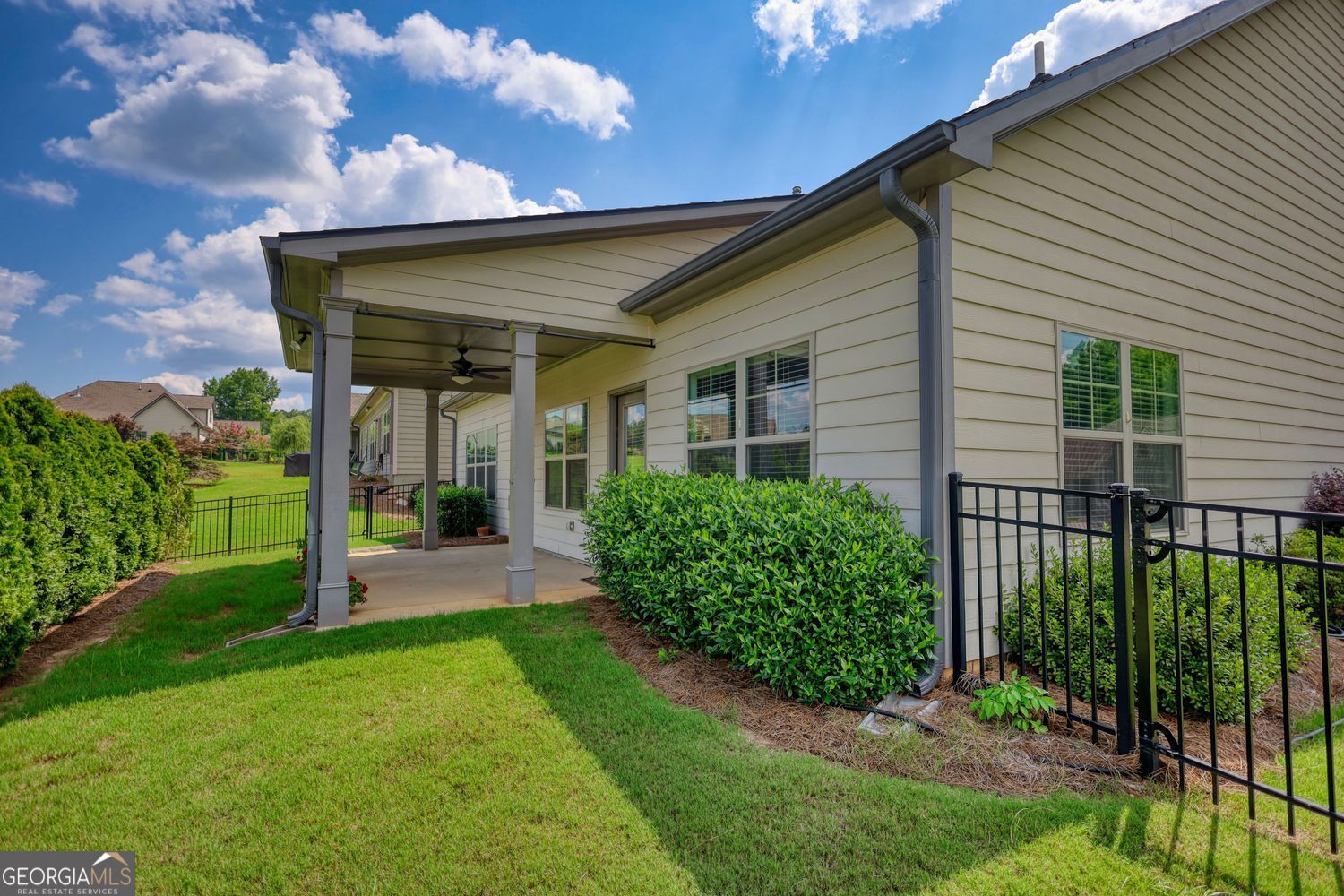 301 Club Drive Property Photo 4