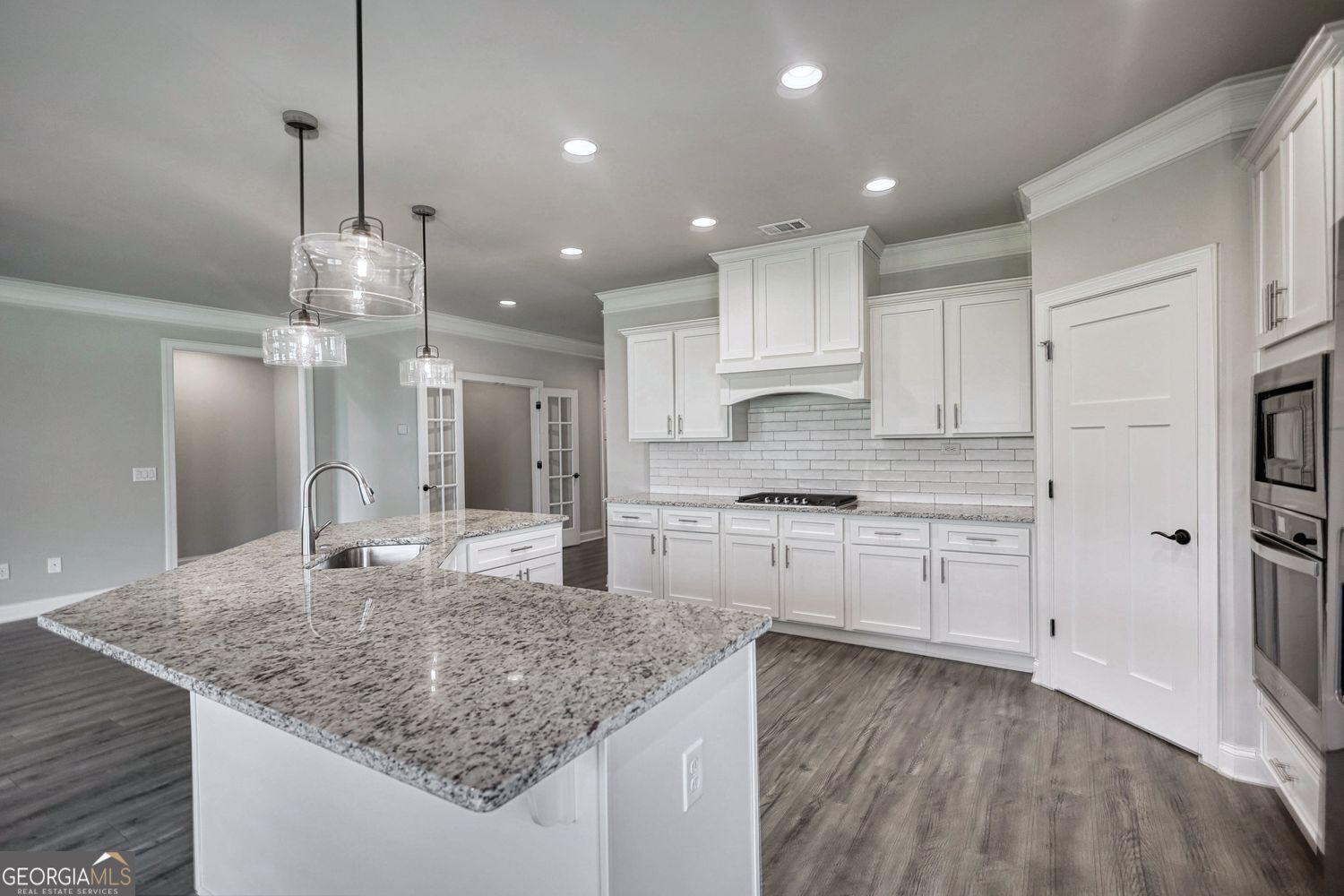 301 Club Drive Property Photo 10