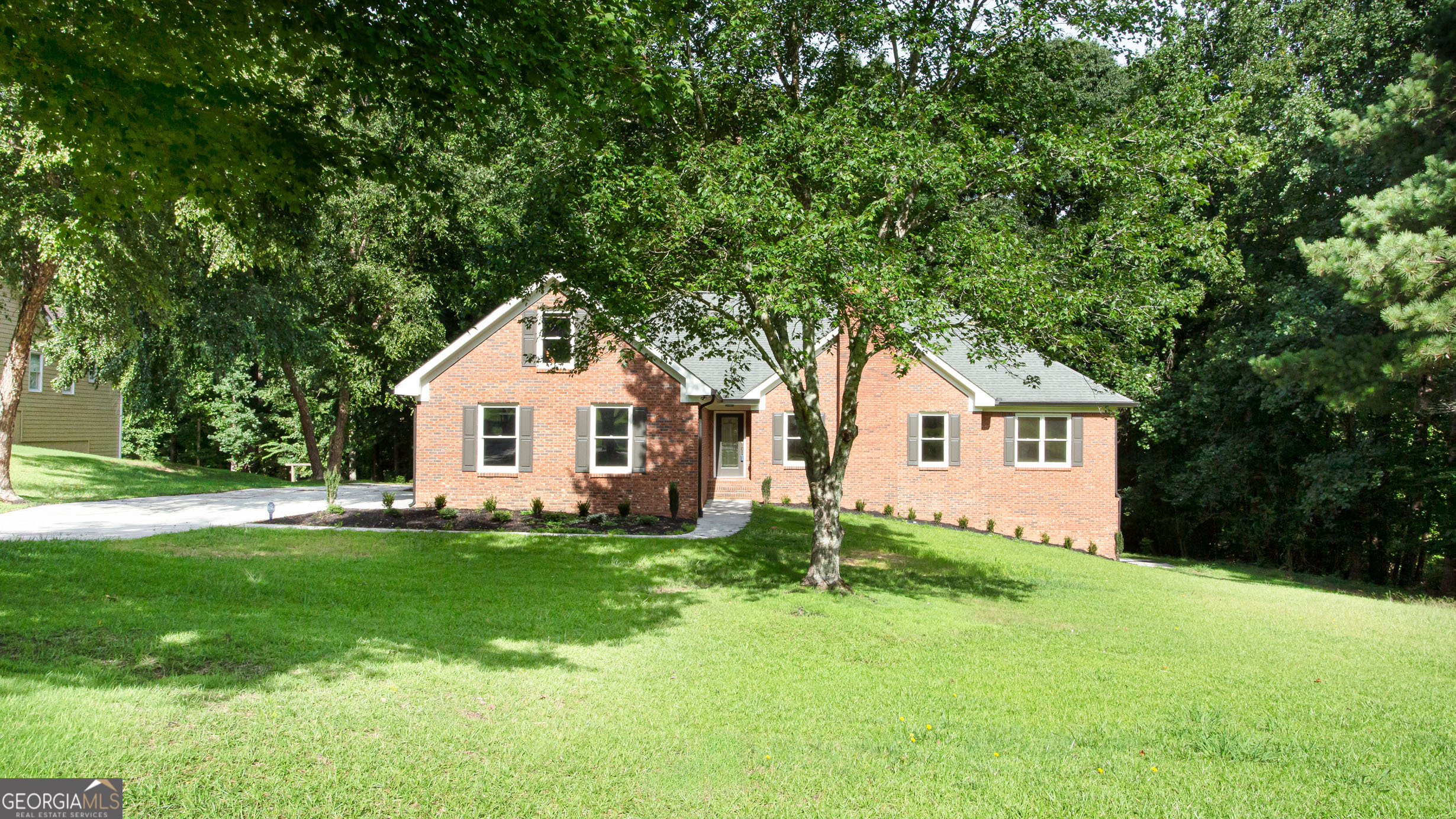 1055 Windridge Drive Property Photo 1