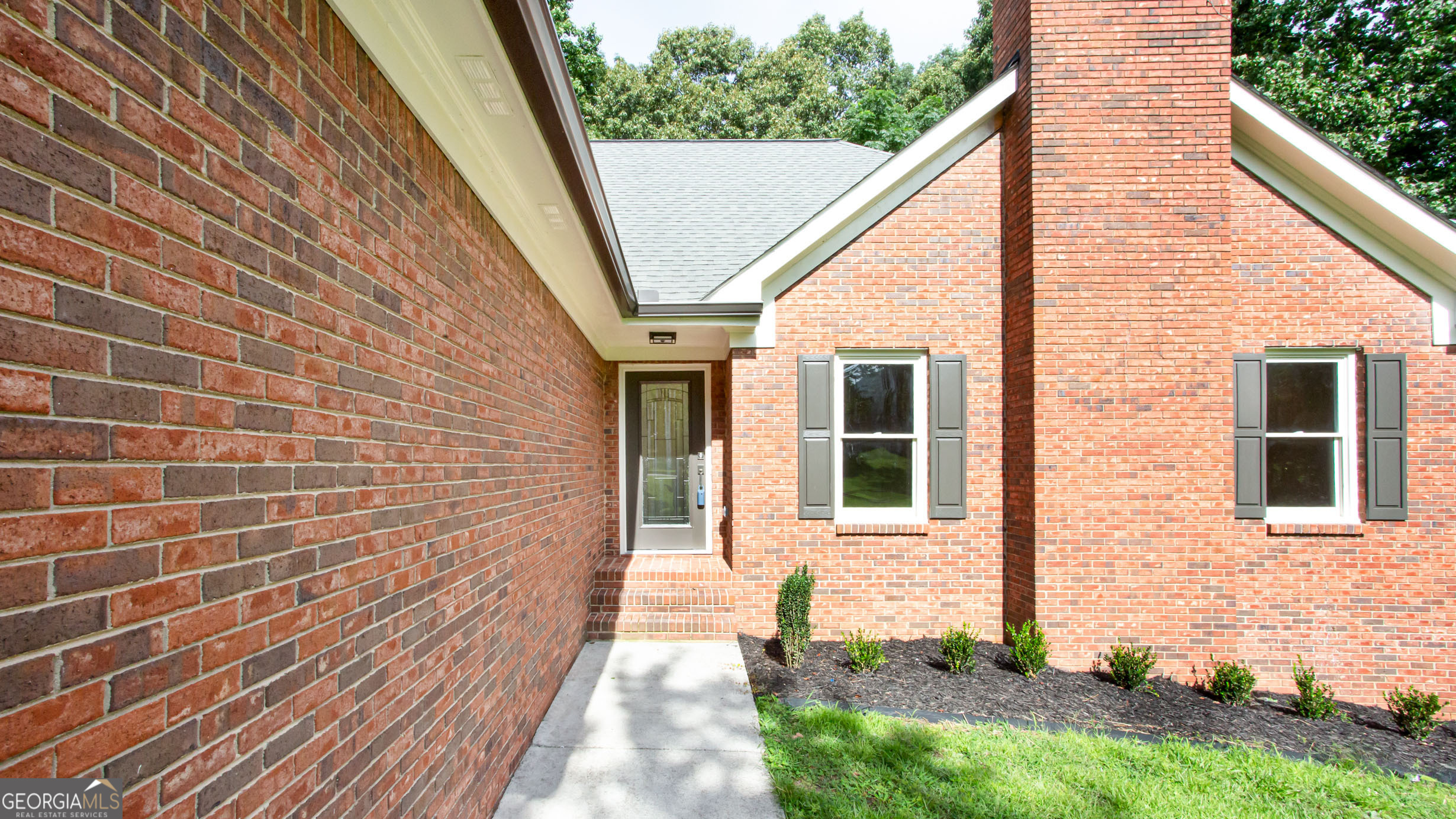 1055 Windridge Drive Property Photo 4