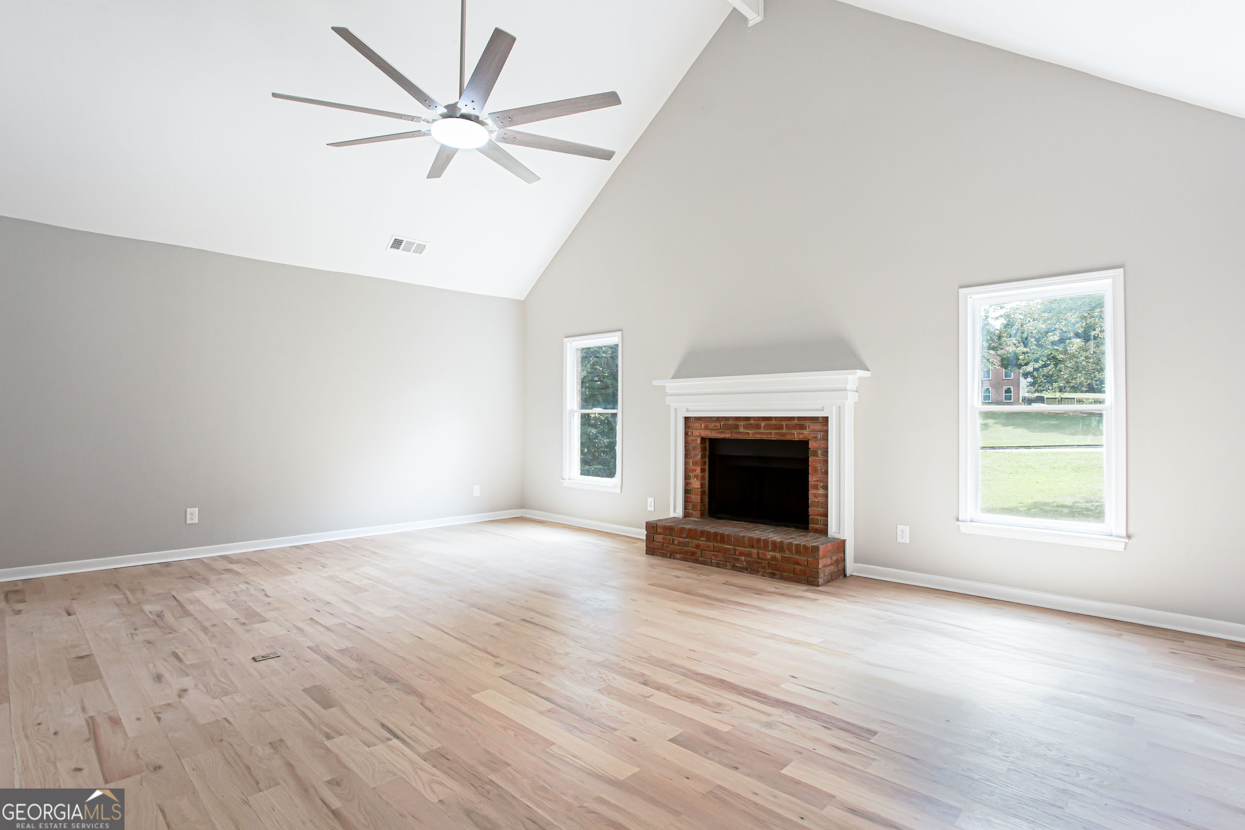 1055 Windridge Drive Property Photo 8