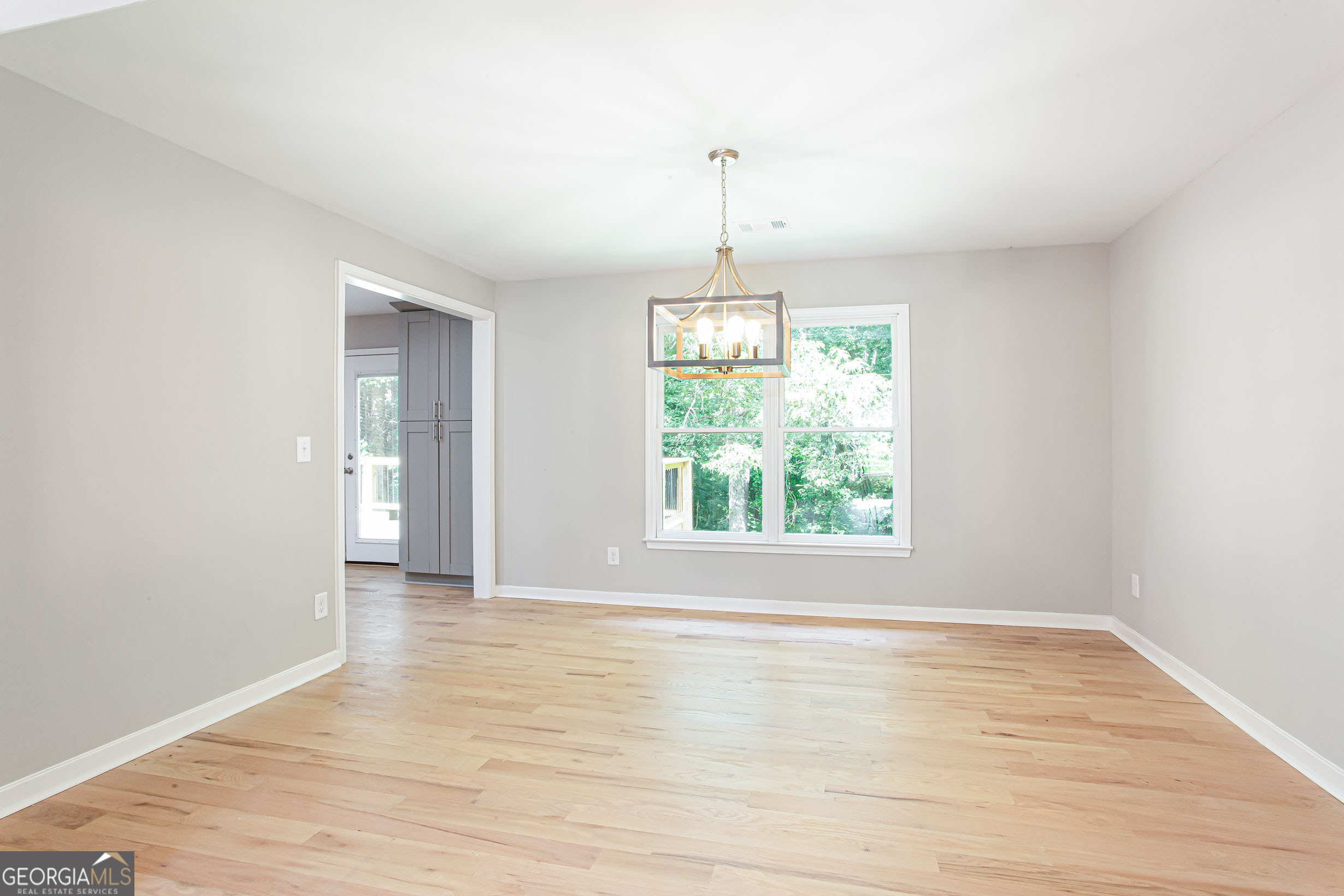 1055 Windridge Drive Property Photo 9