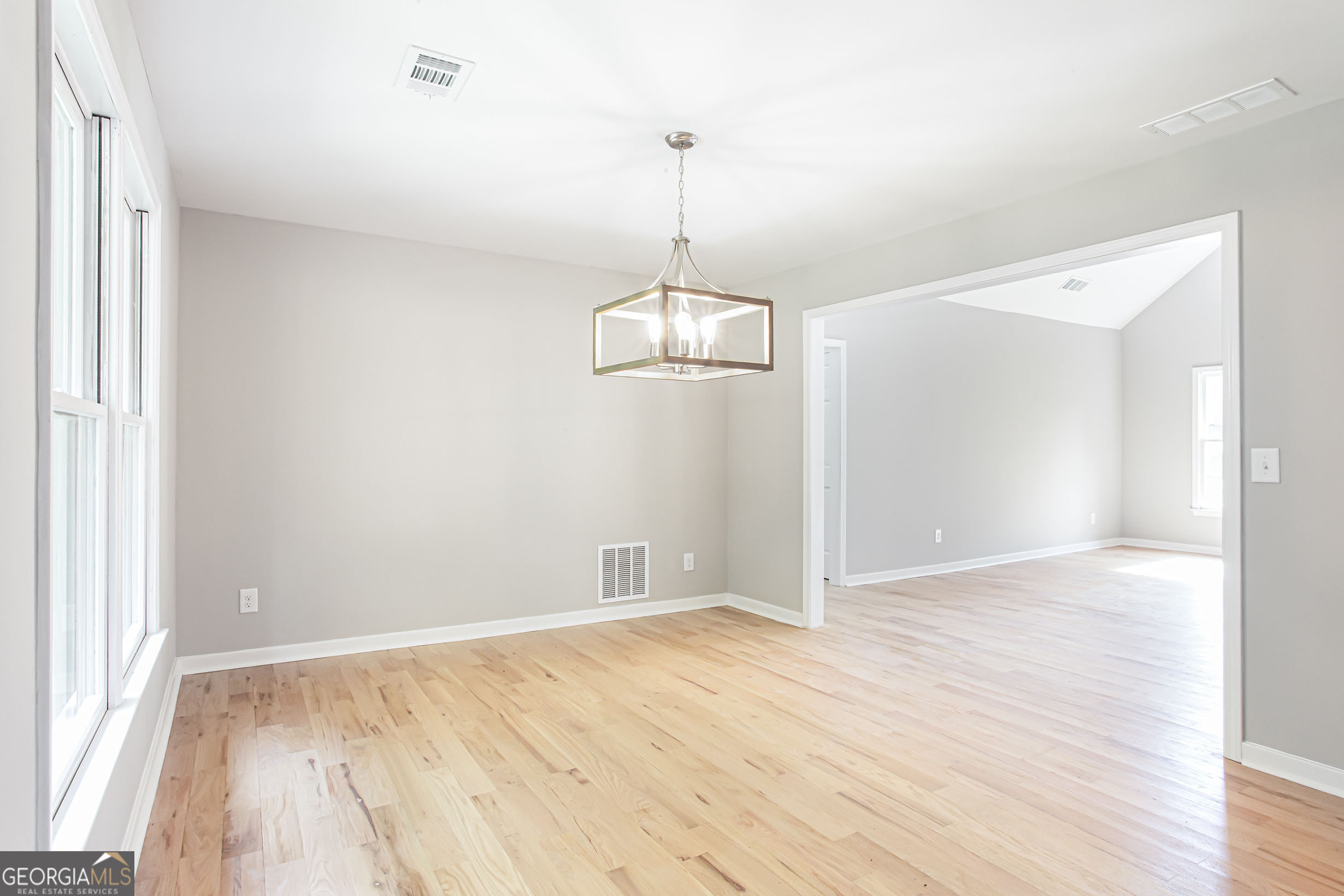 1055 Windridge Drive Property Photo 11