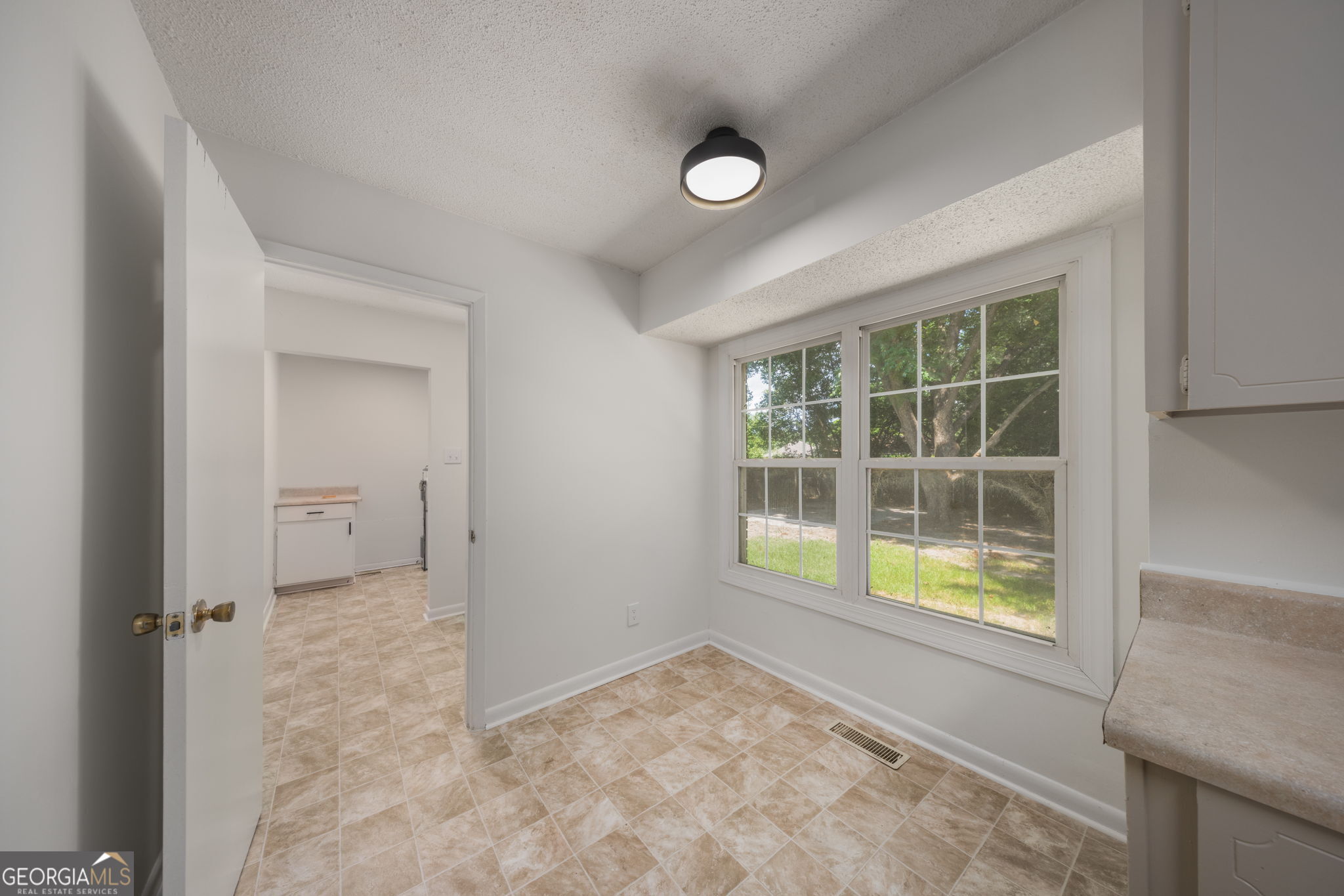 608 Meadowridge Drive Property Photo 10