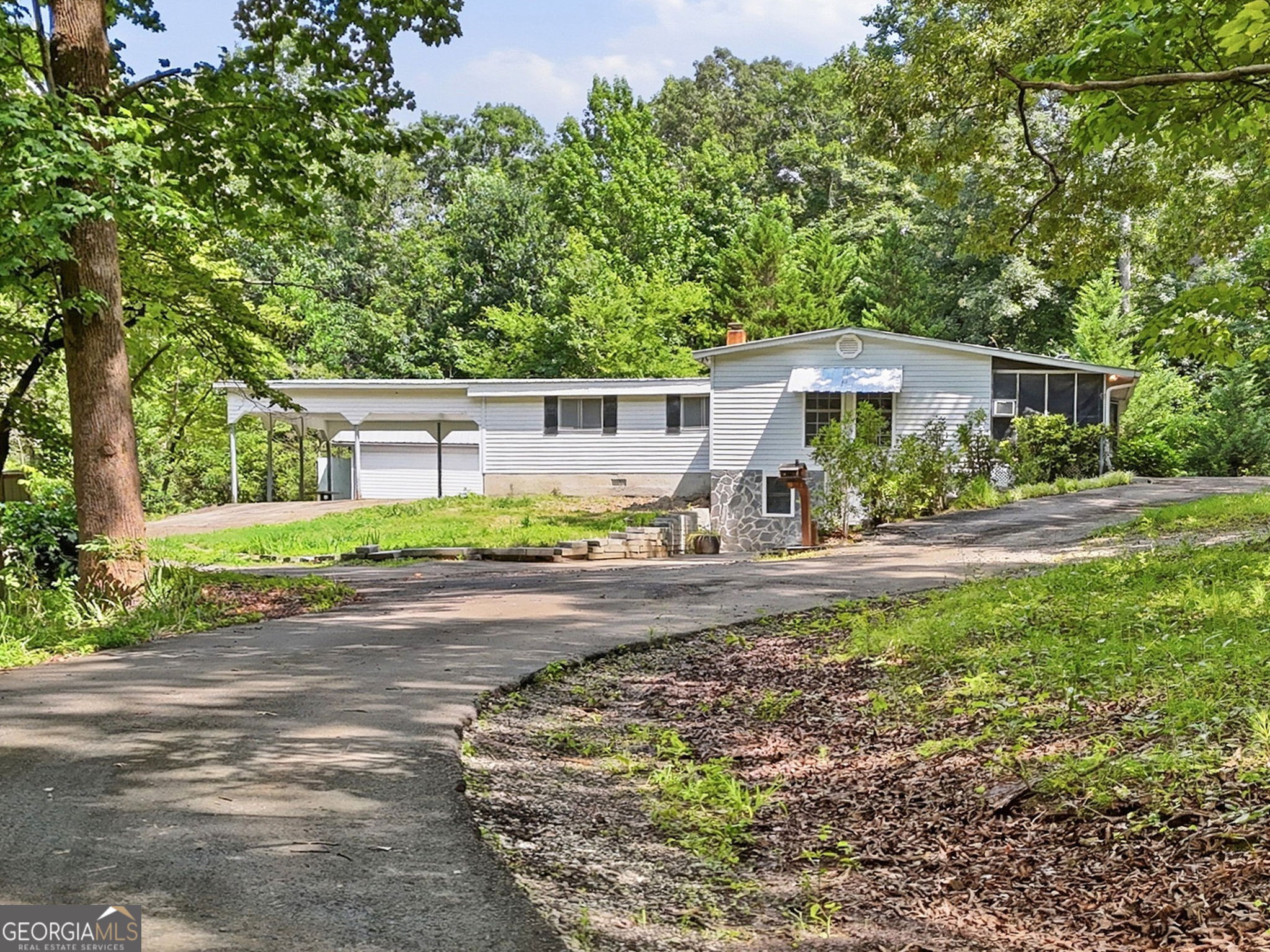370 Thompson Lane Property Photo 1