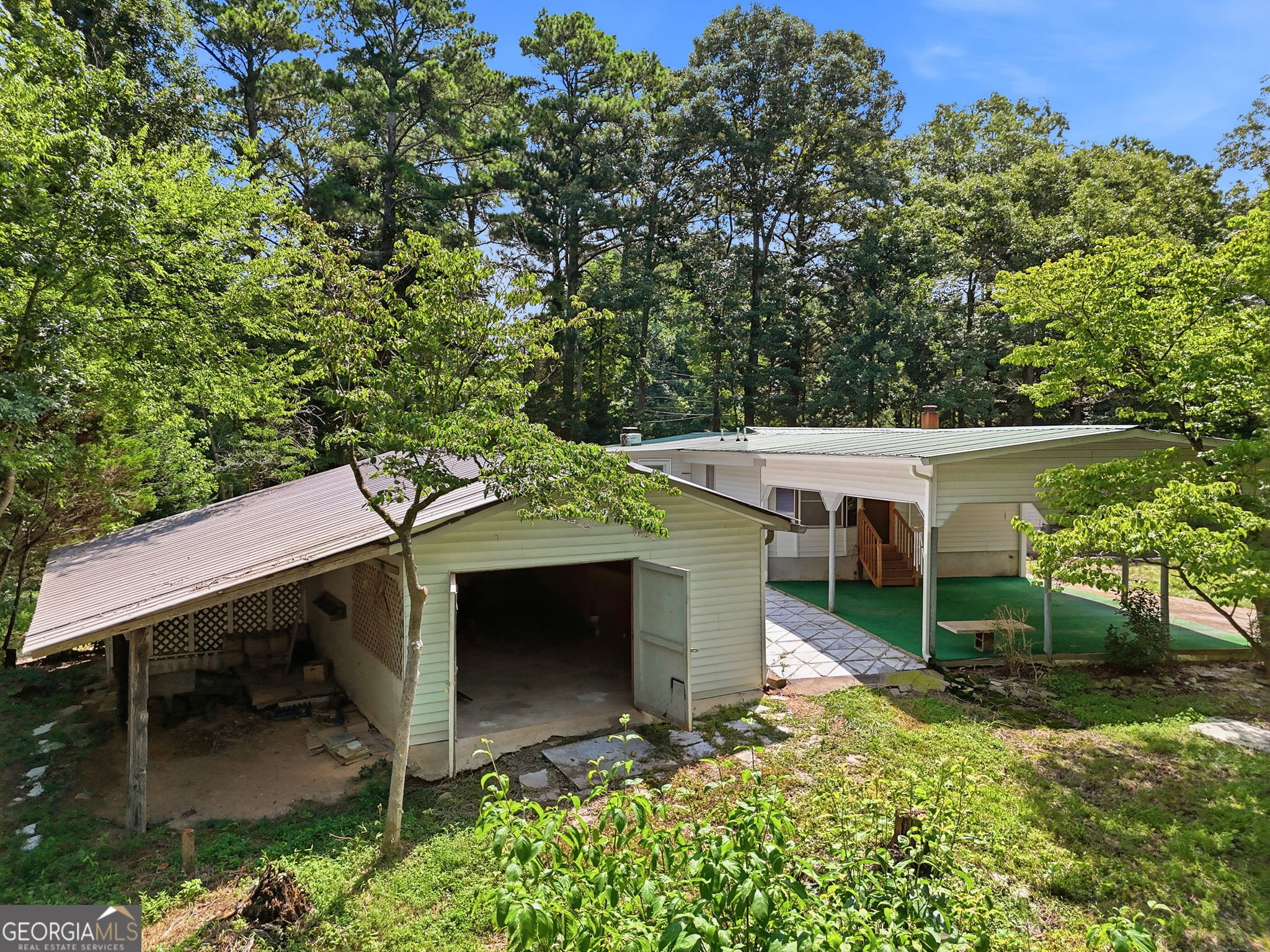 370 Thompson Lane Property Photo 4