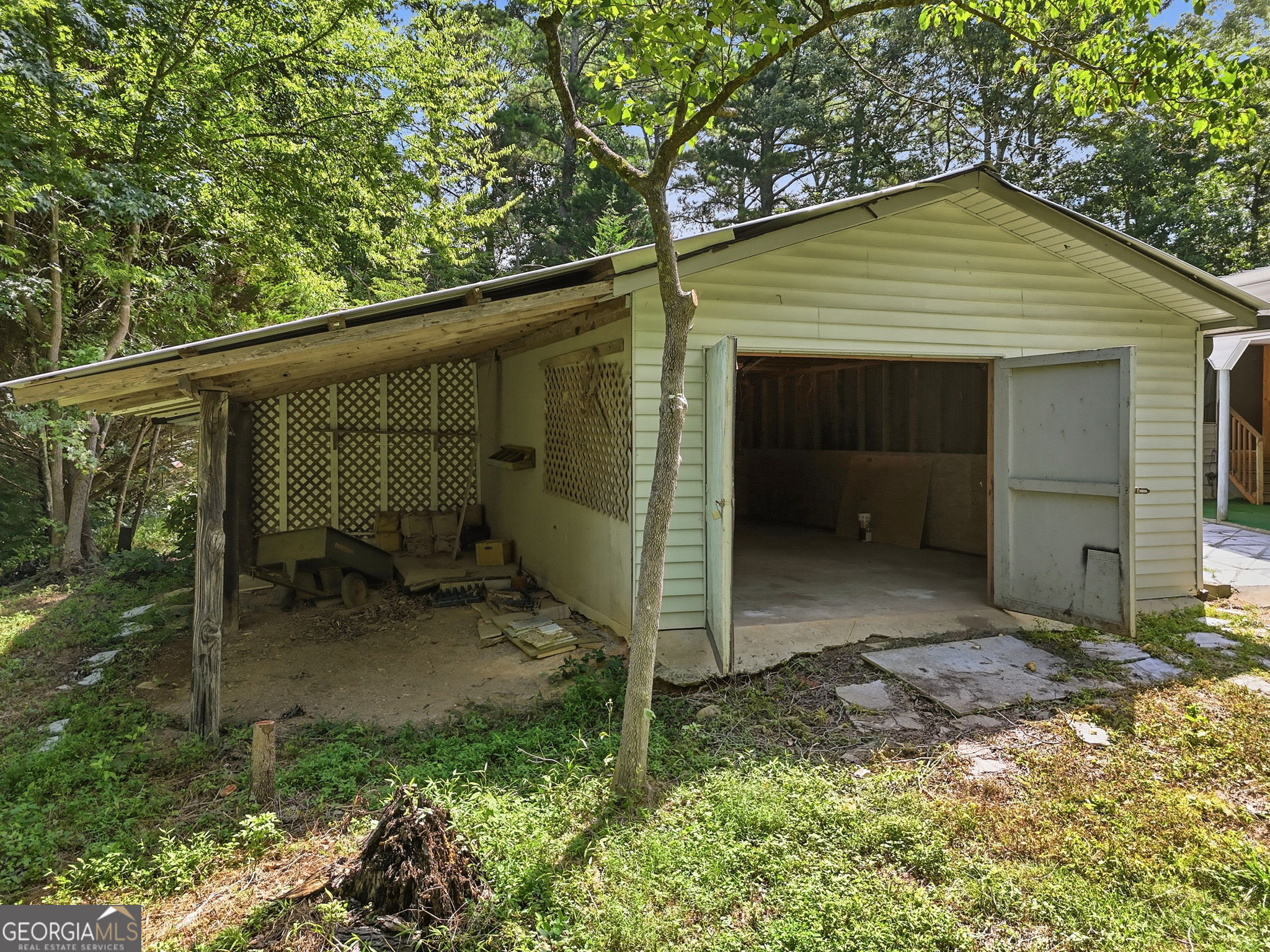 370 Thompson Lane Property Photo 5