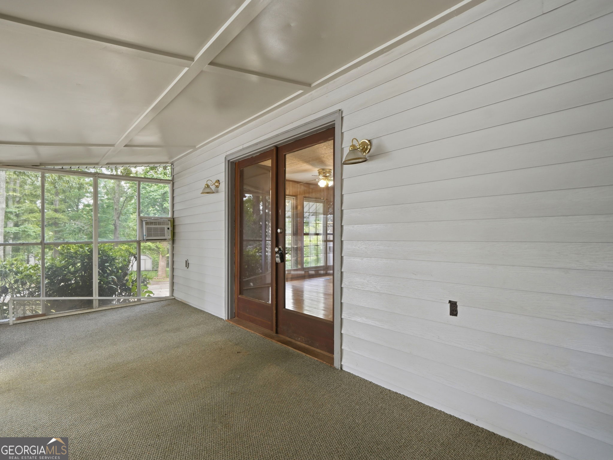 370 Thompson Lane Property Photo 14