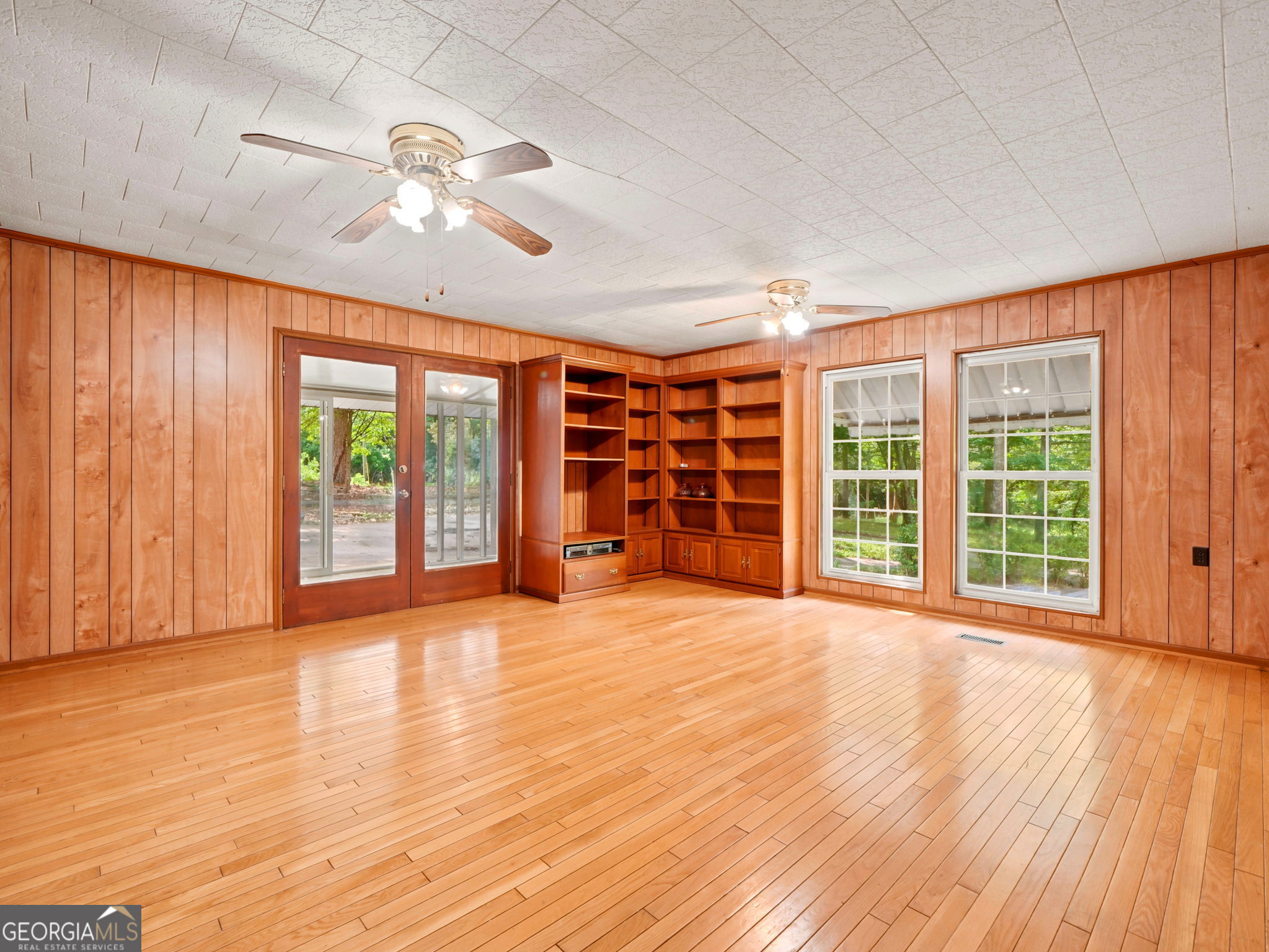 370 Thompson Lane Property Photo 18
